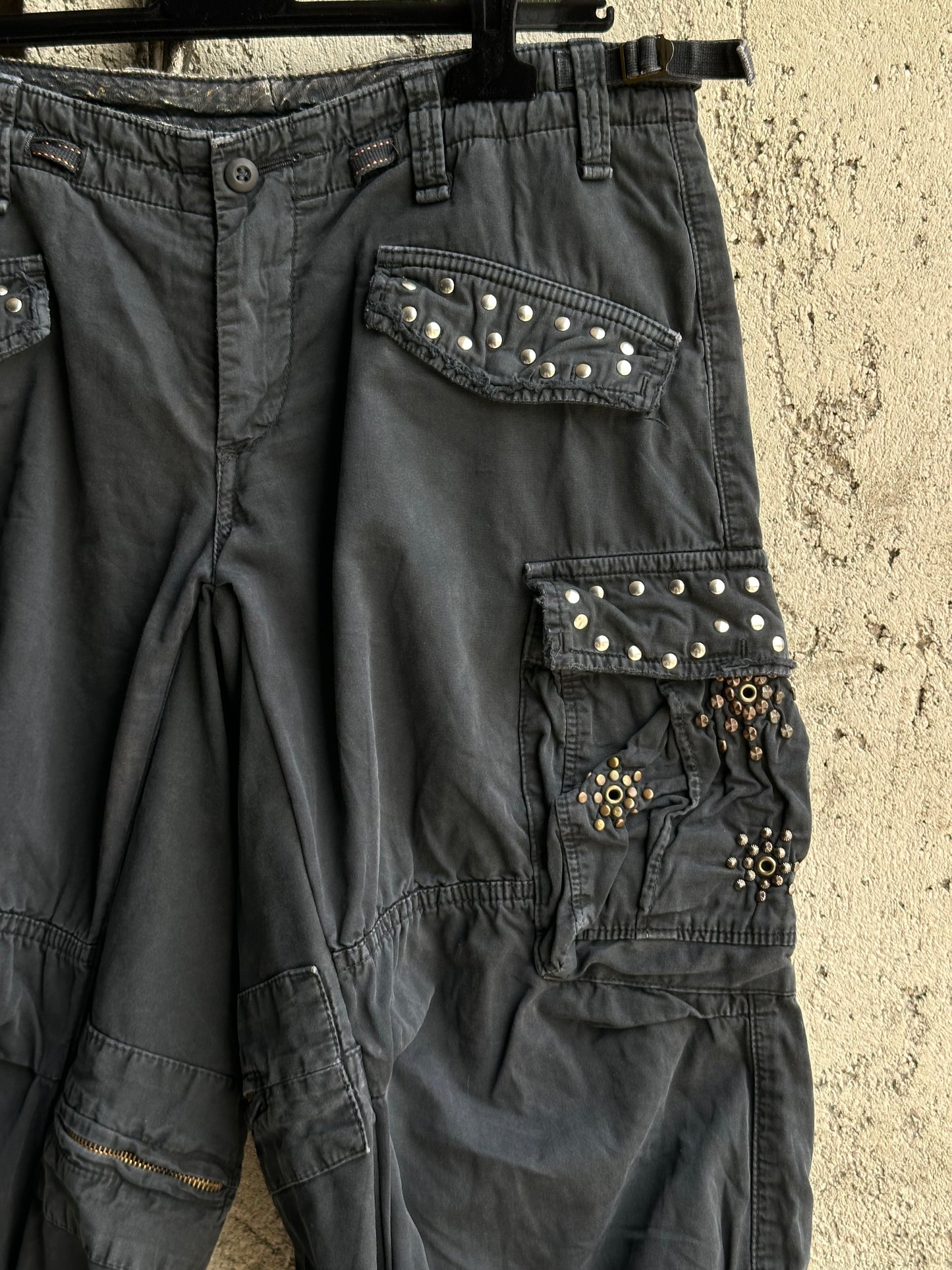STUDDED BLUE CARGO SHORTS