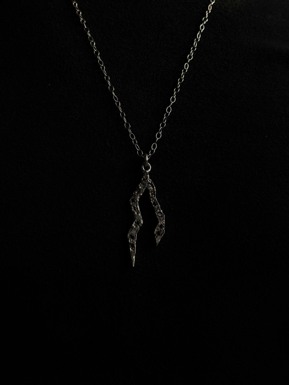 BIG LIGHTNING BLACK STONES SILVER NECKLACE BY V