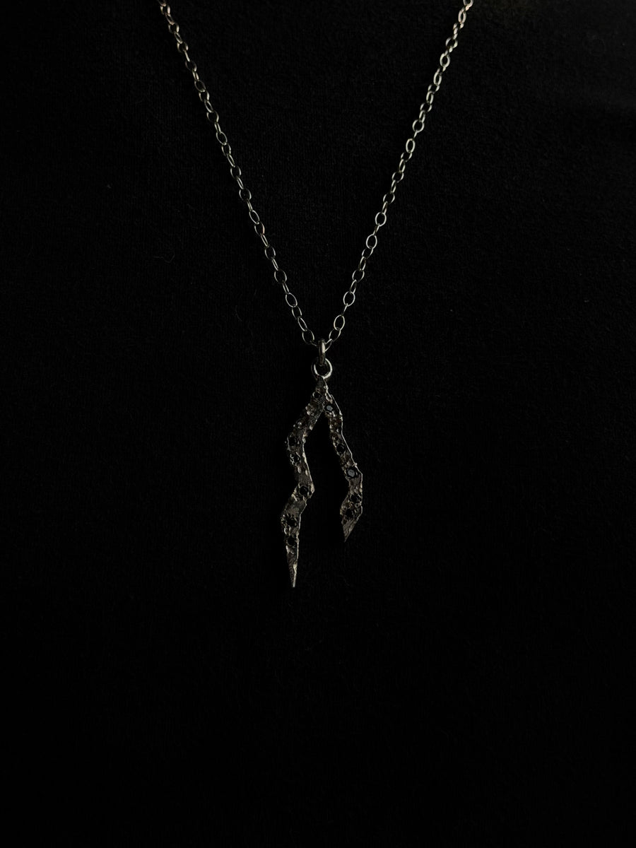 BIG LIGHTNING BLACK STONES SILVER NECKLACE BY V