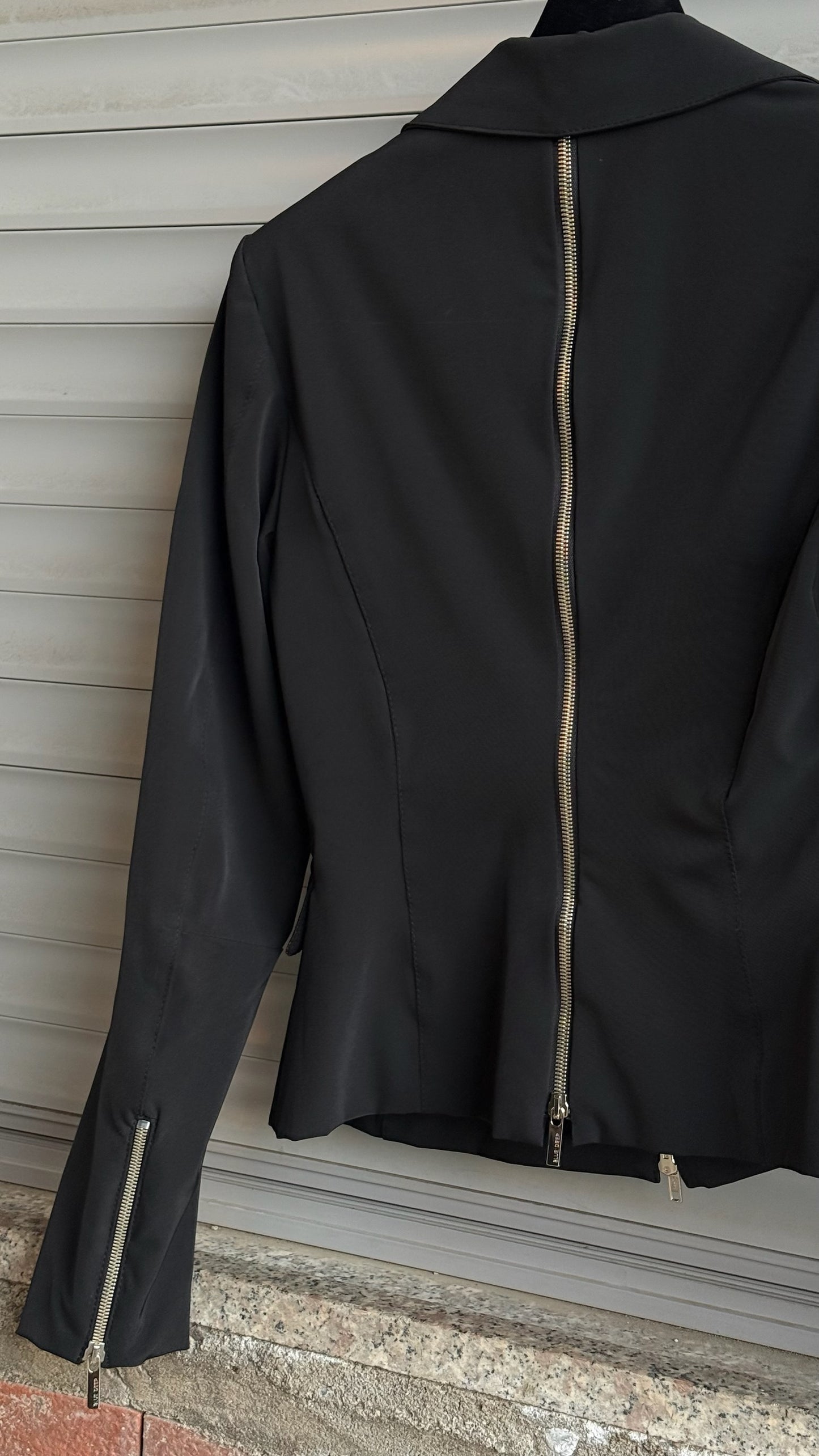 BACK ZIPPED BLAZER