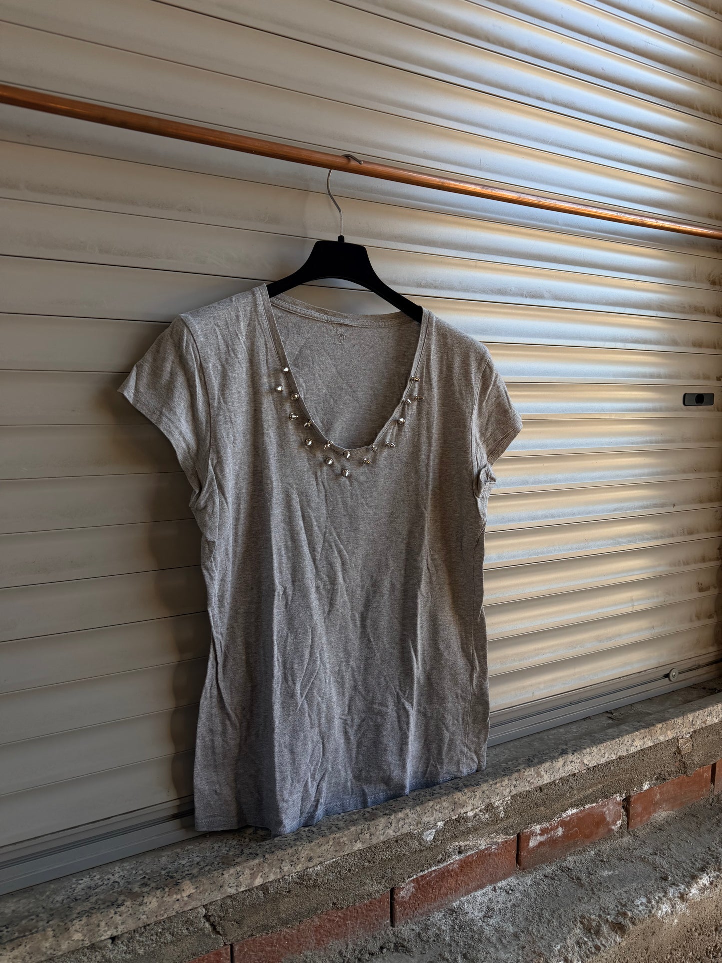 STUDDED T-SHIRT