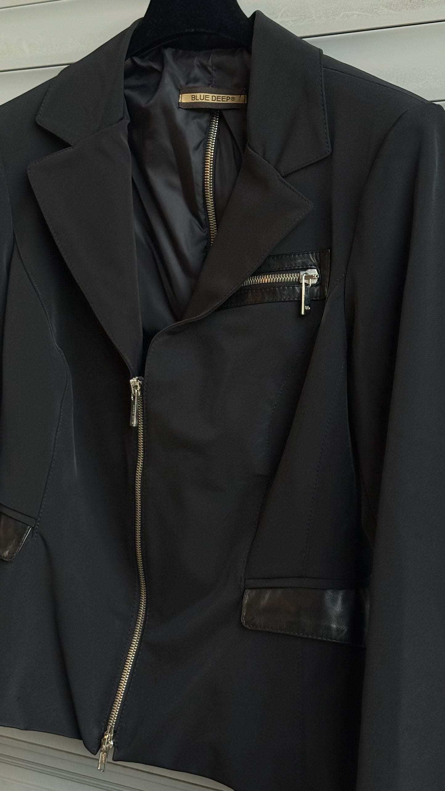 BACK ZIPPED BLAZER