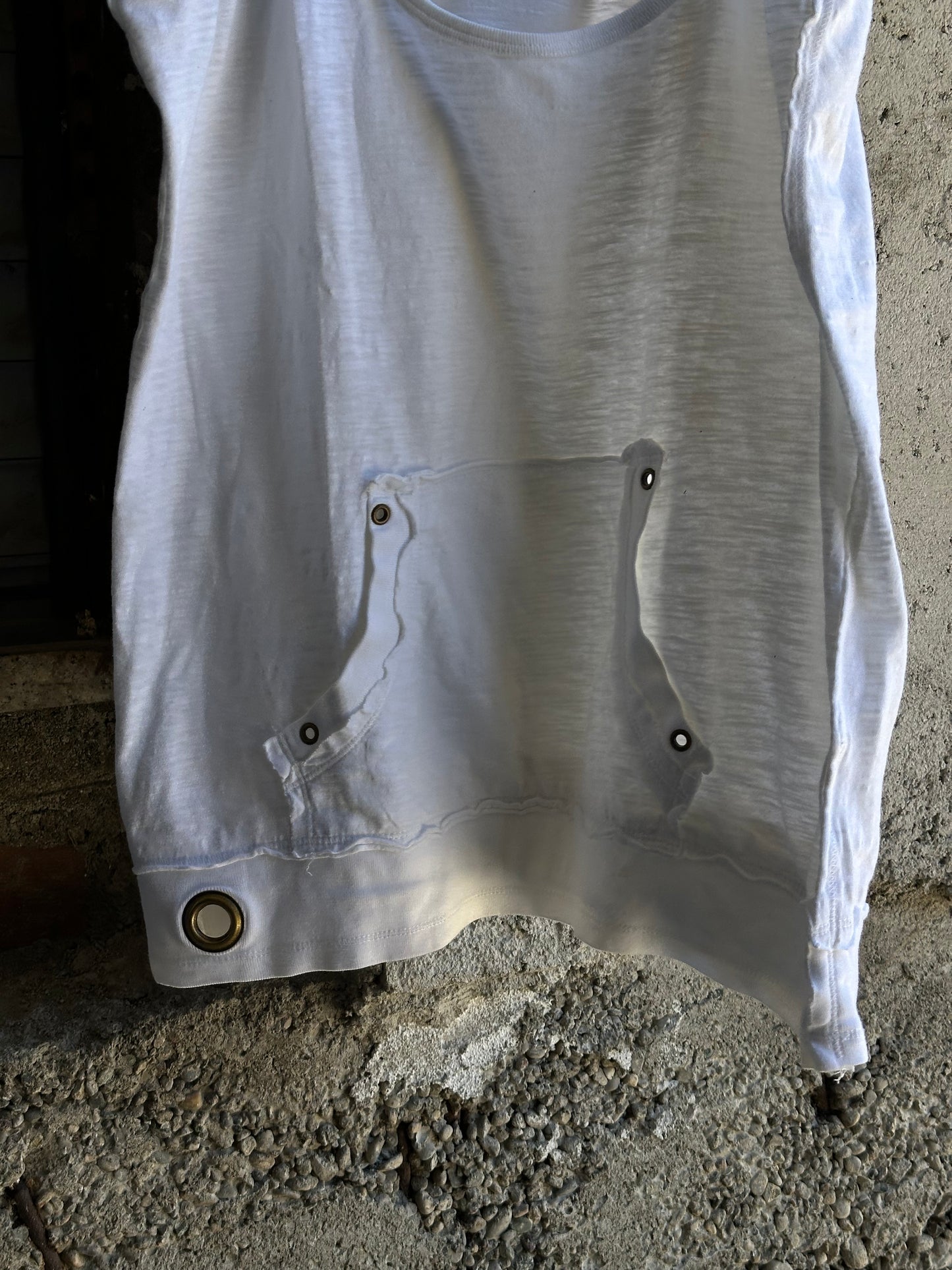 SHOULDER GOLD BUCKLES TANK TOP