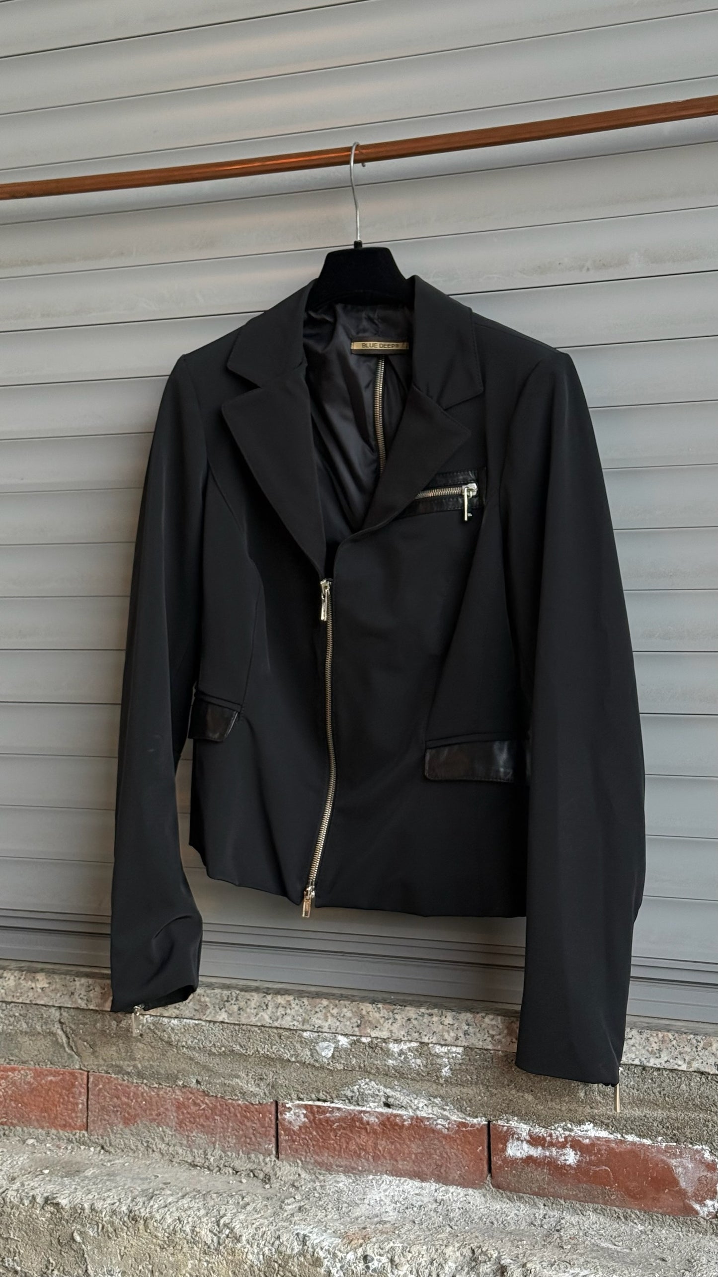 BACK ZIPPED BLAZER
