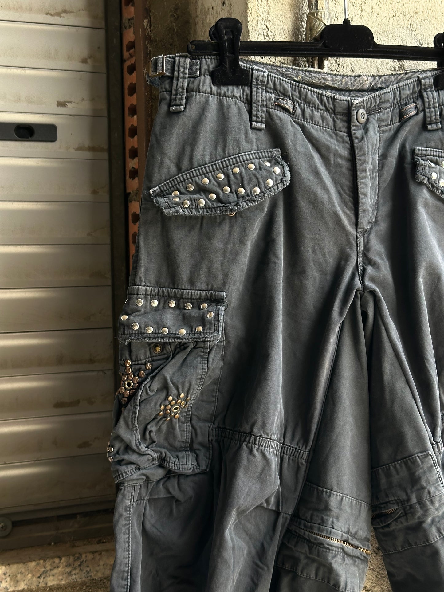 STUDDED BLUE CARGO SHORTS