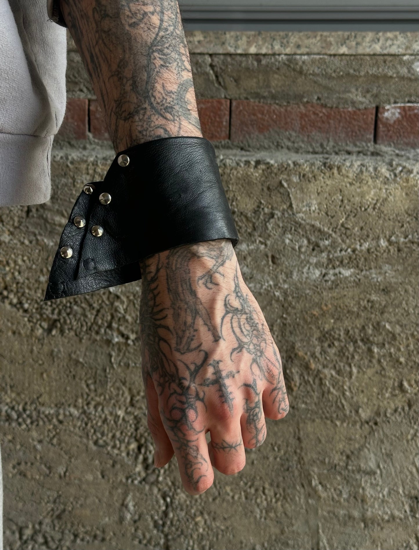 ALEKSANDER CECCO HANDMADE LEATHER STUDDED BRACELET