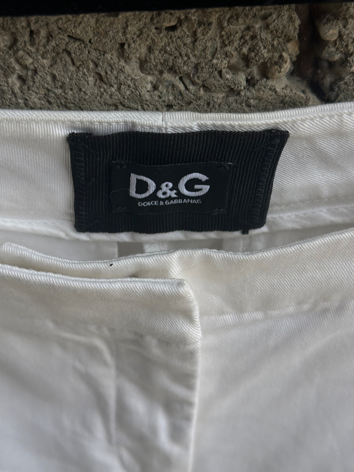 DOLCE & GABBANA WHITE BELTED CAPRI