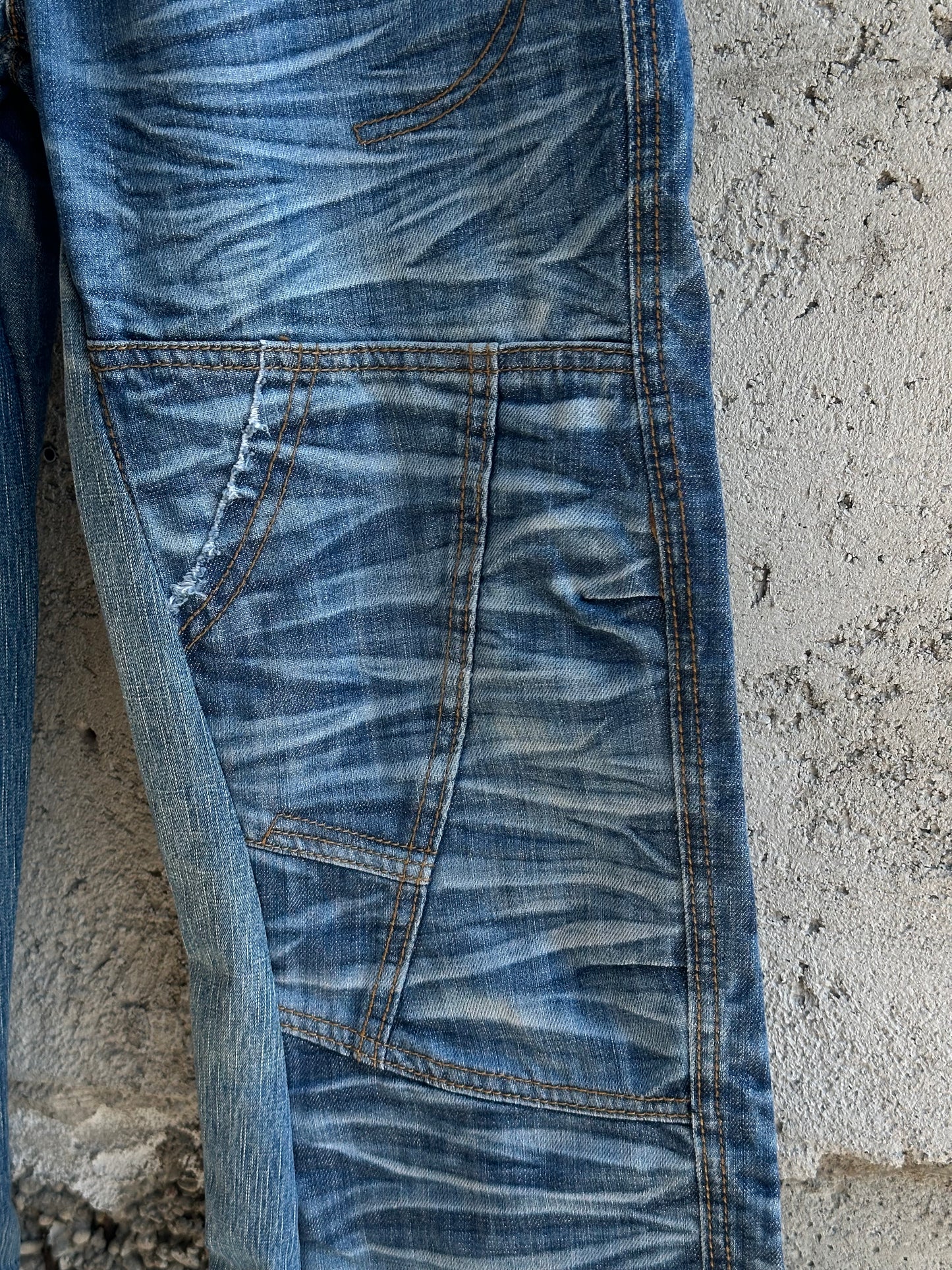 FLARED FADES DENIM