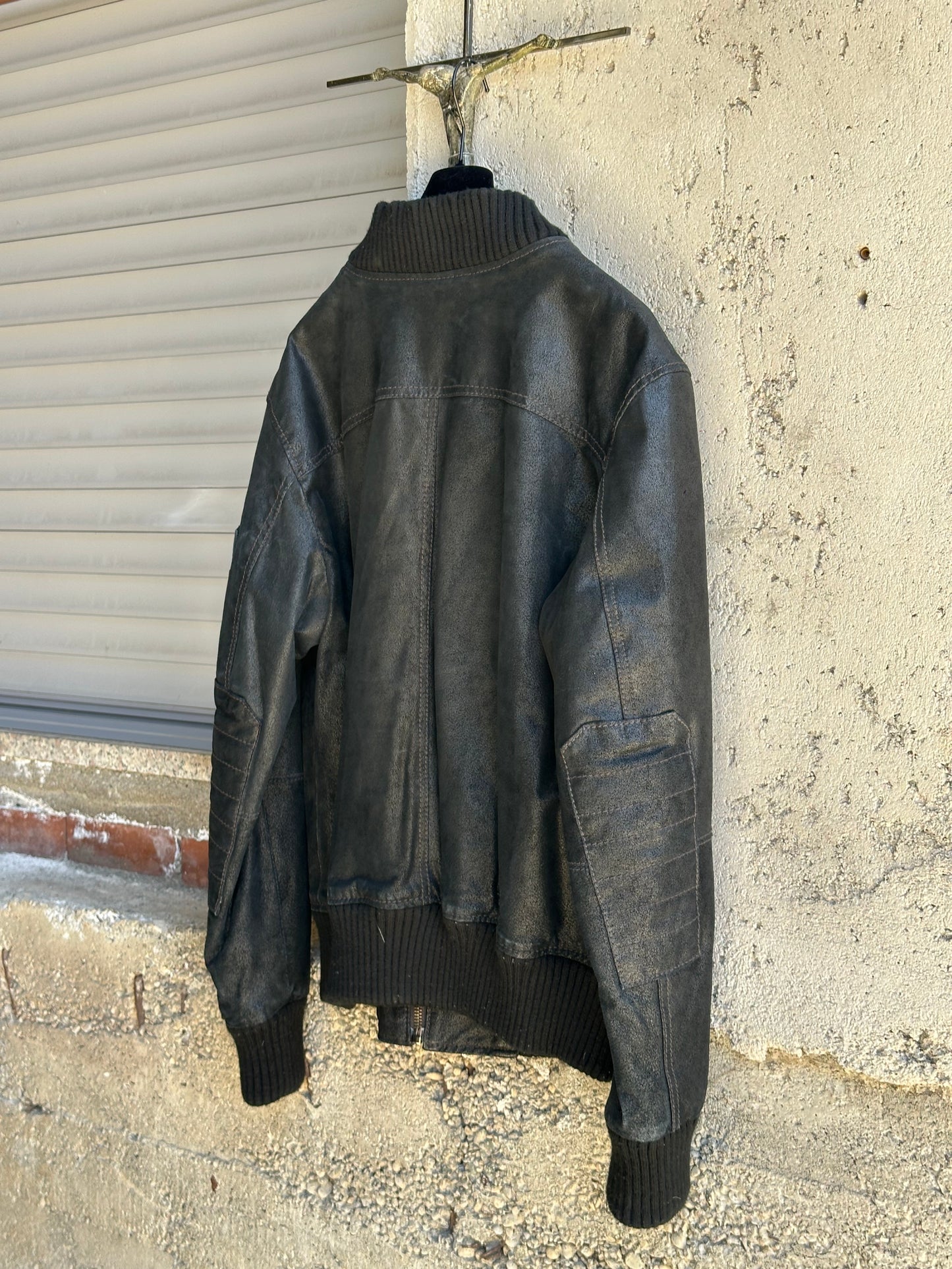 BLACK LEATHER JACKET