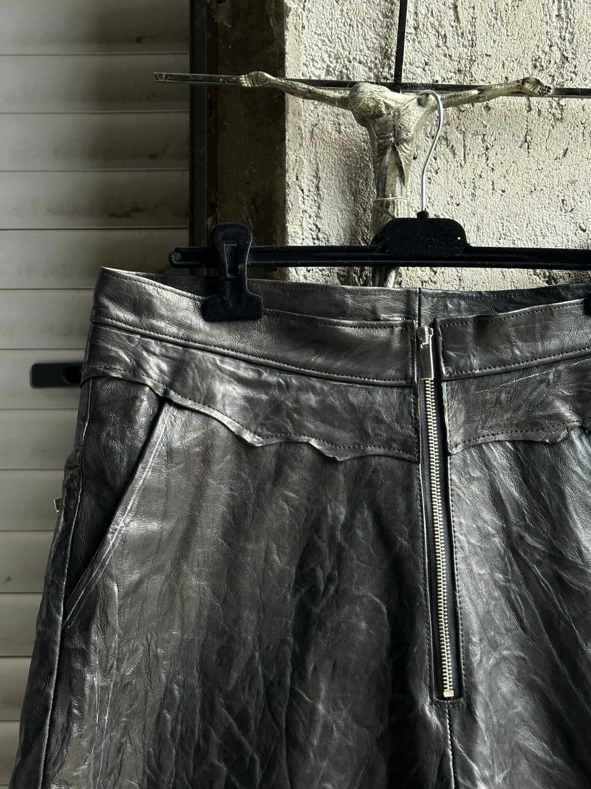 ALEKSANDER CECCO MONUMENTUS TENEBRAE SHORTS