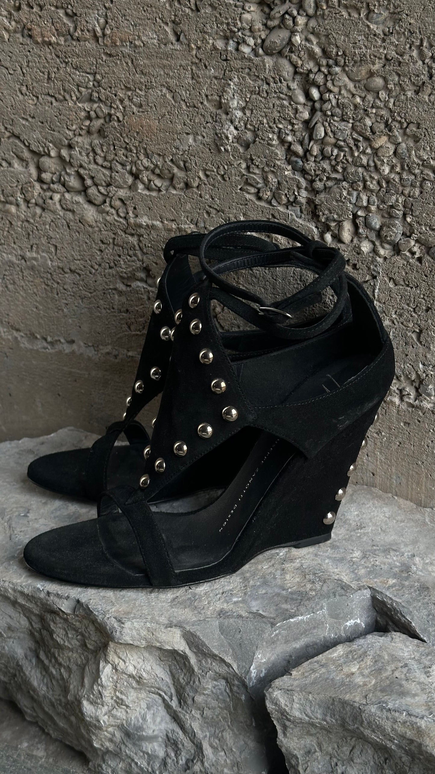 GIUSEPPE ZANOTTI STUDDED SUEDE SANDALS