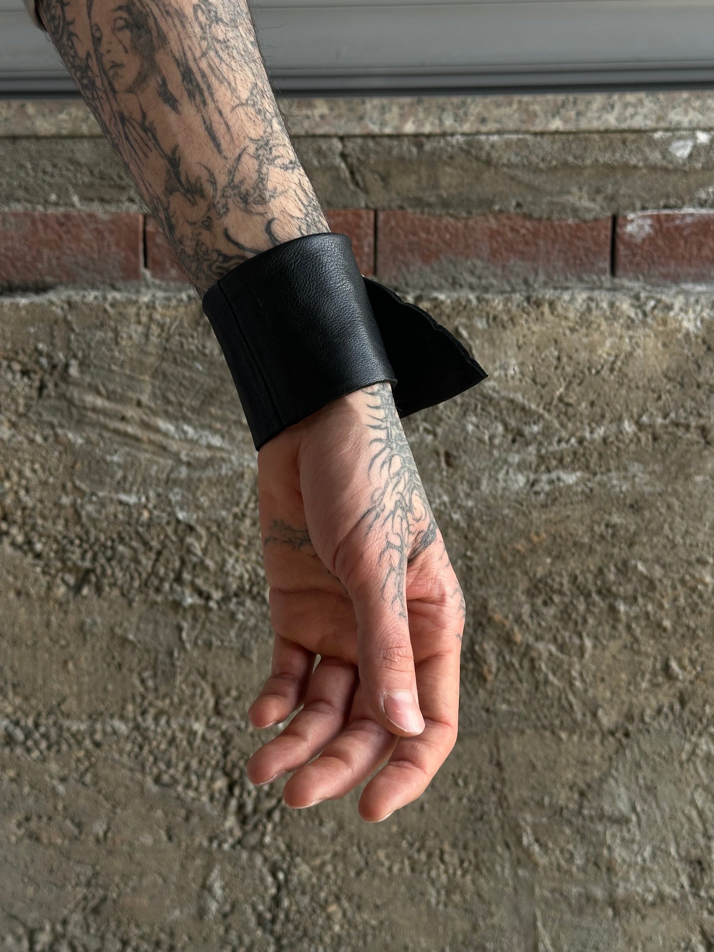 ALEKSANDER CECCO HANDMADE LEATHER STUDDED BRACELET