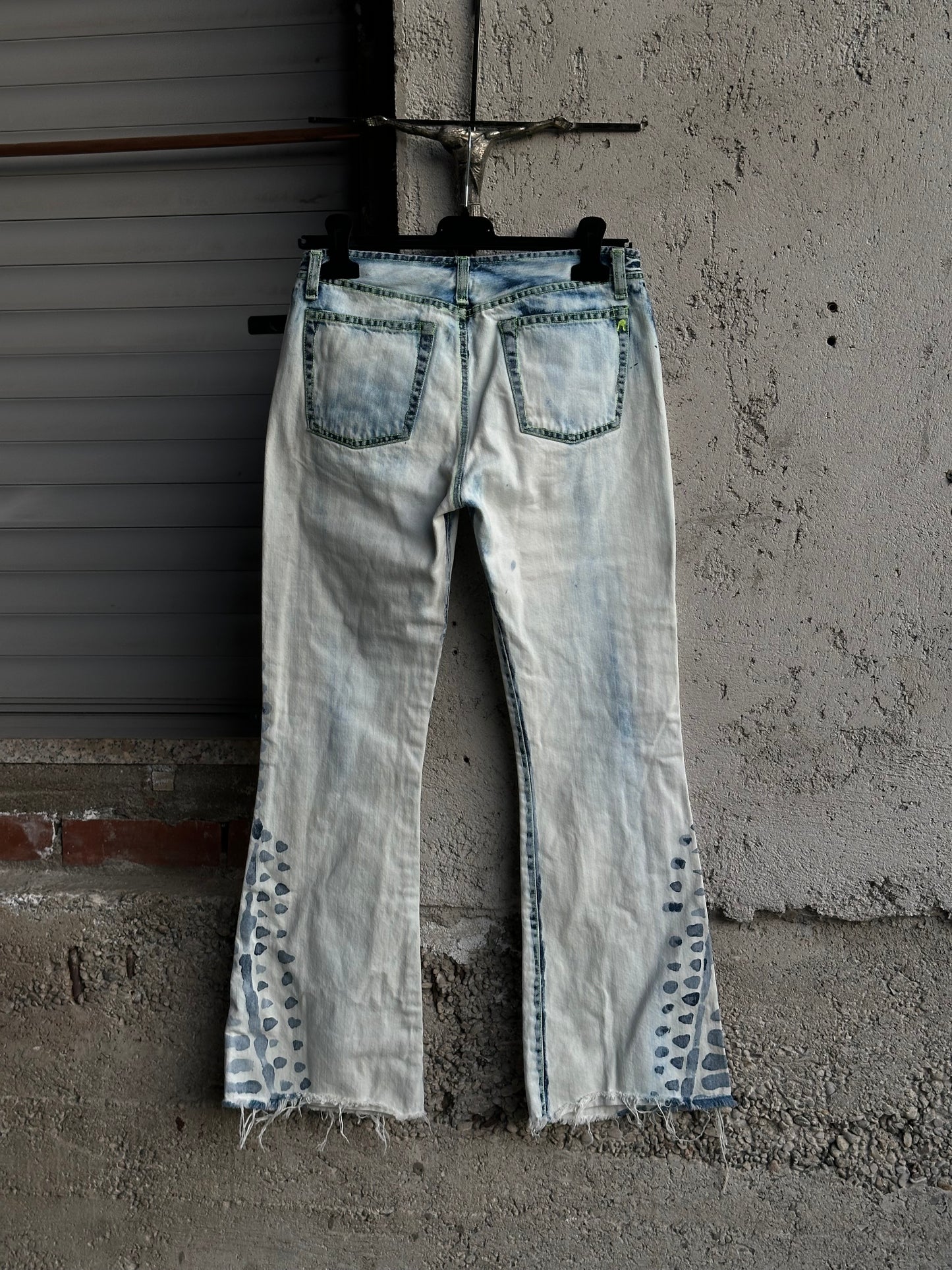 LIGHT DENIM FLARED LEOPARD PANTS