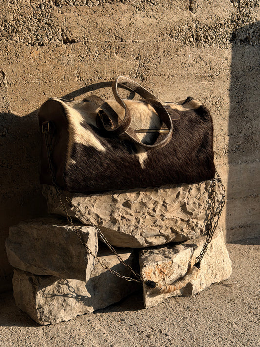 COWHIDE TWISTED CHAIN TRAVEL BAG