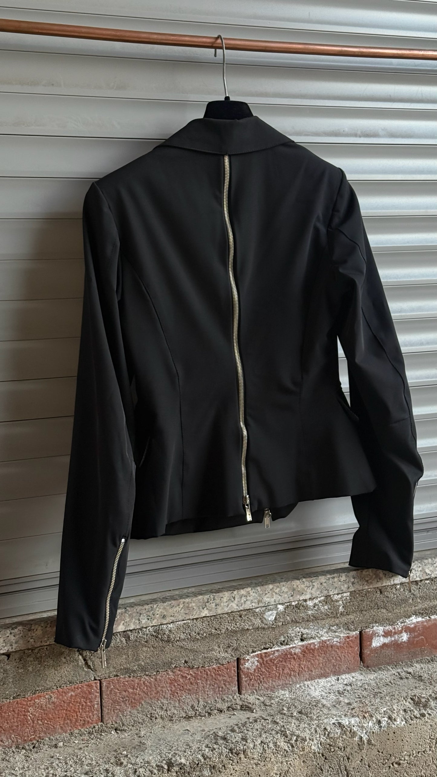 BACK ZIPPED BLAZER