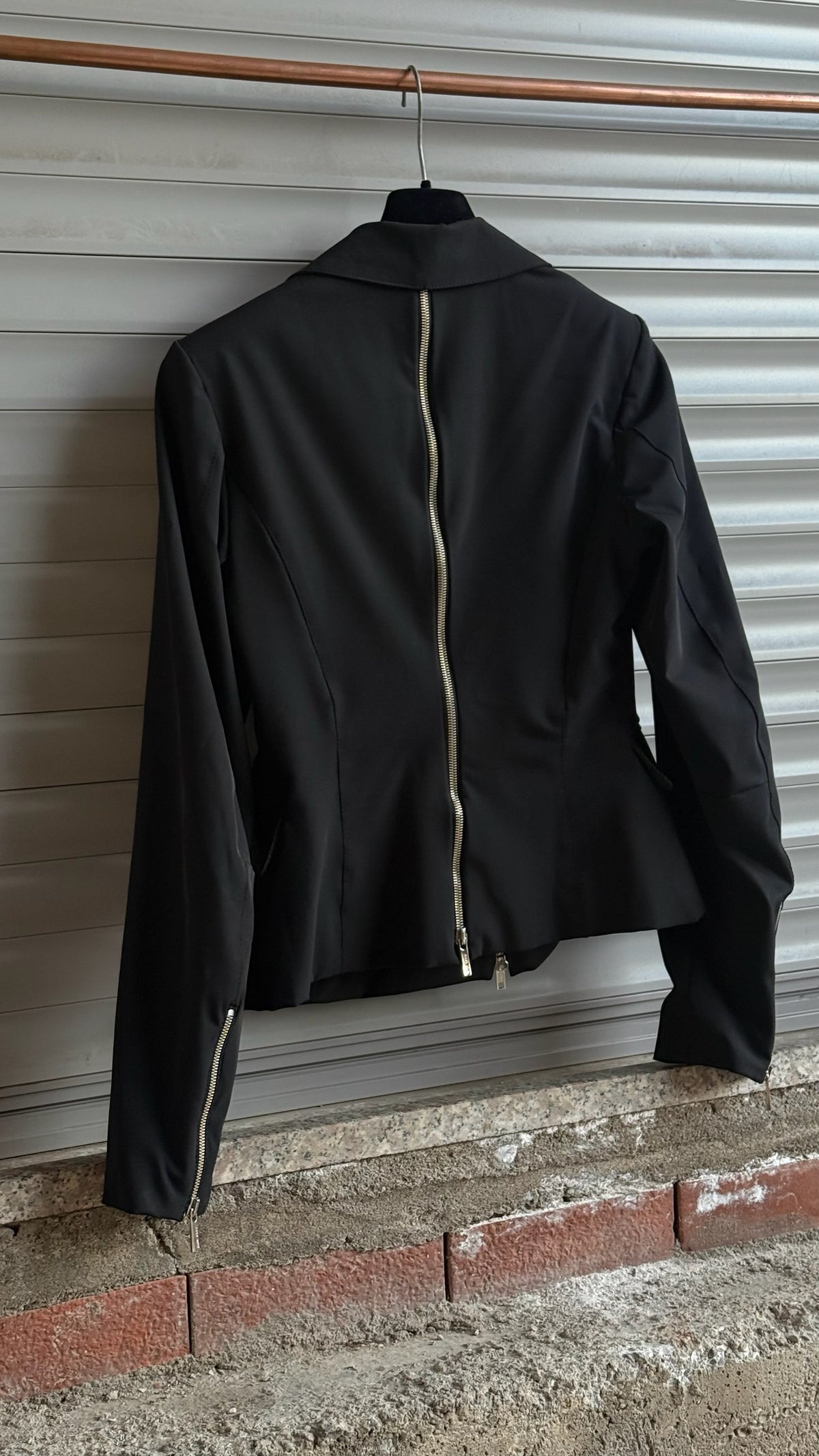 BACK ZIPPED BLAZER