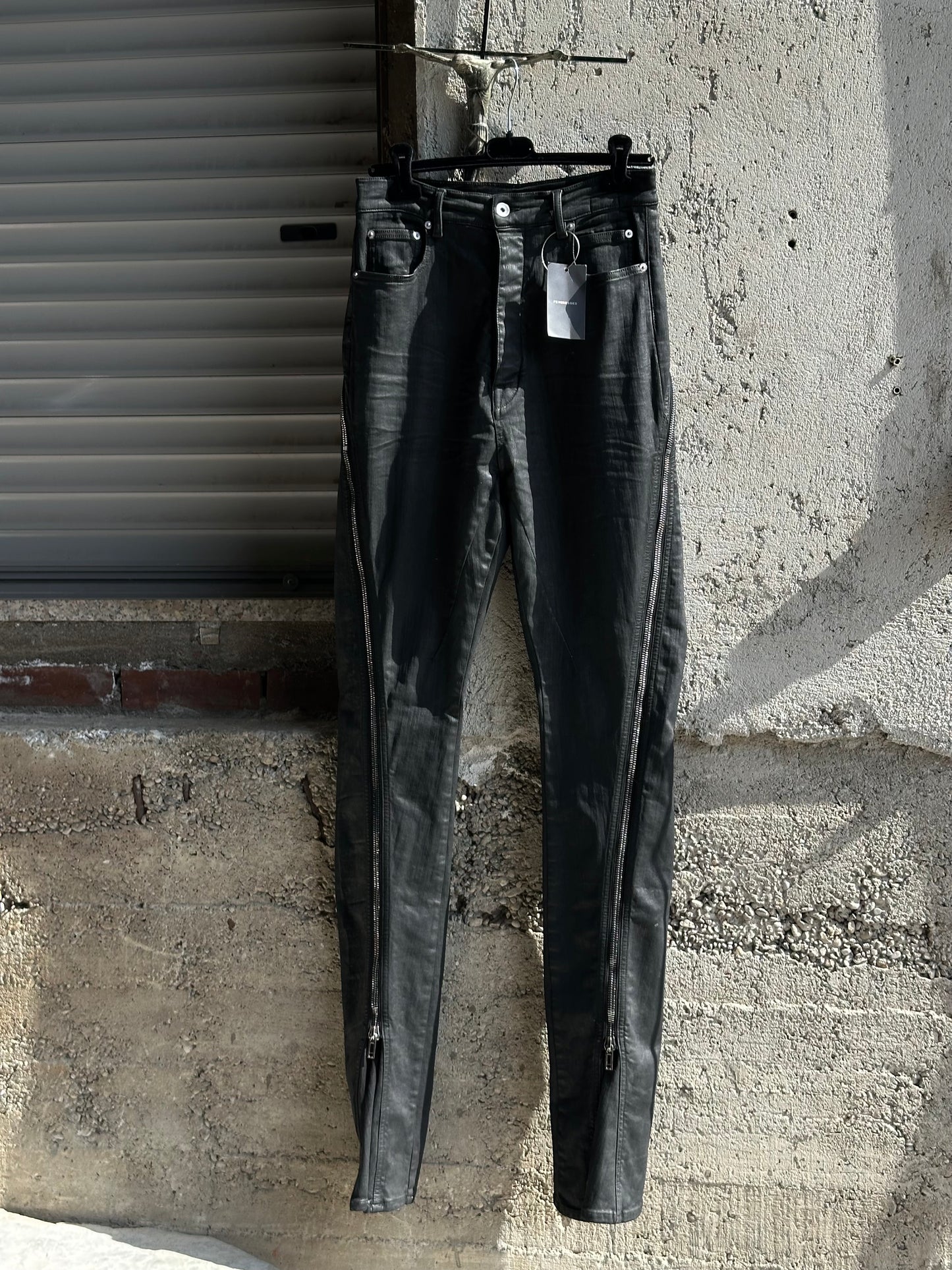 ZIPPED BOLAN WAXED DENIM BLACK PANTS