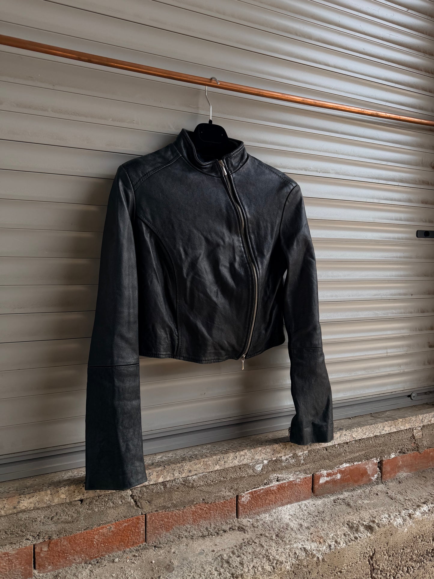 CROPPED ASYMMETRIC ZIPPED LEATHER JACKET