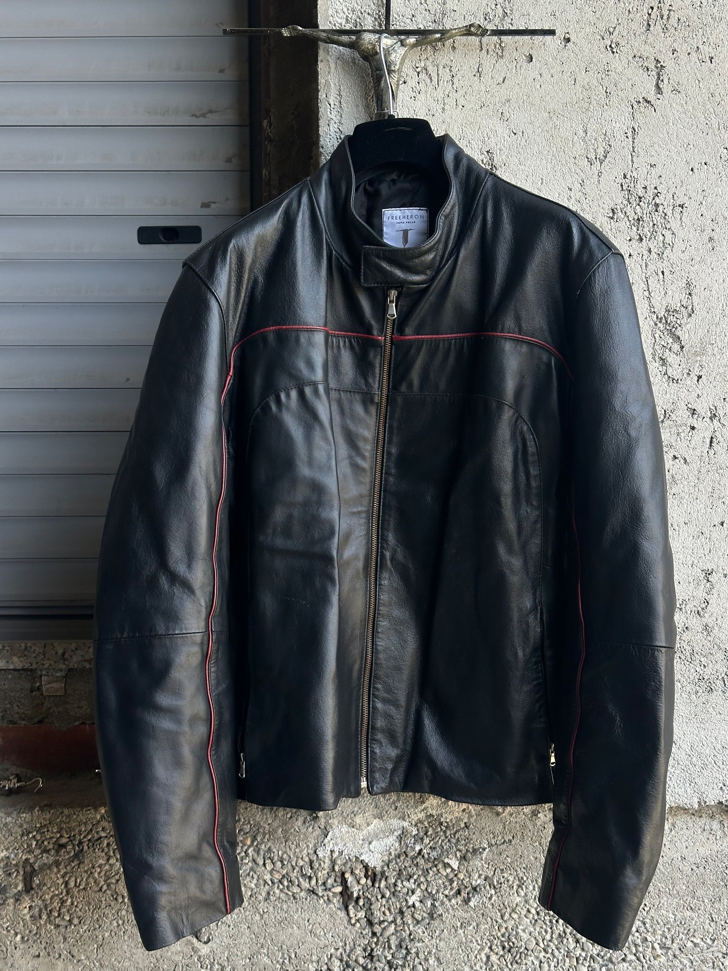 BLACK LEATHER JACKET