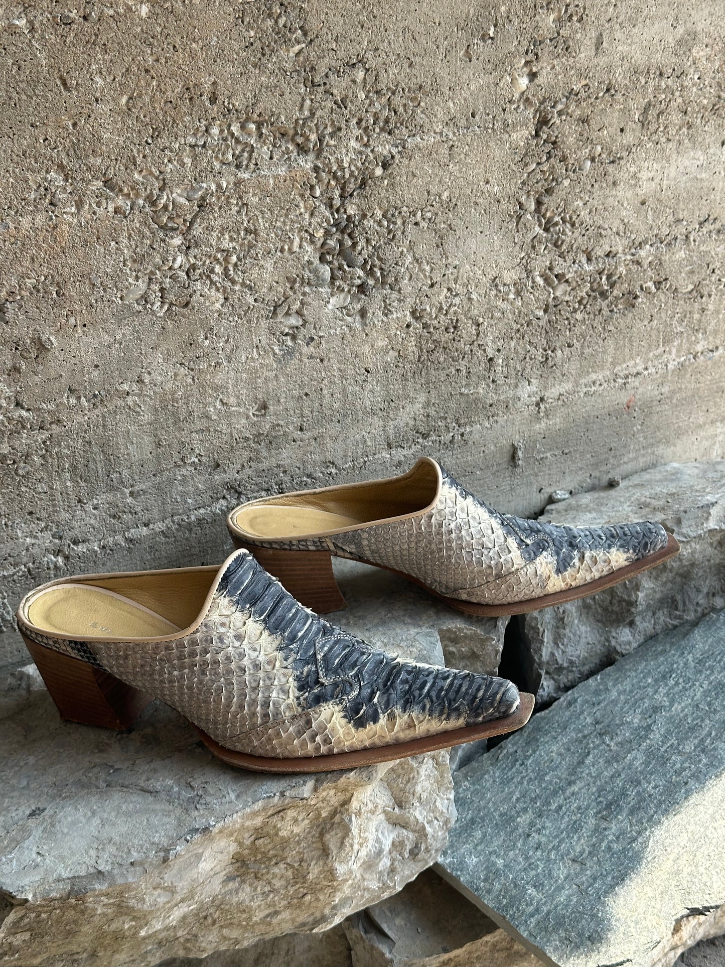 SABOT CROCO COWBOY HEELS