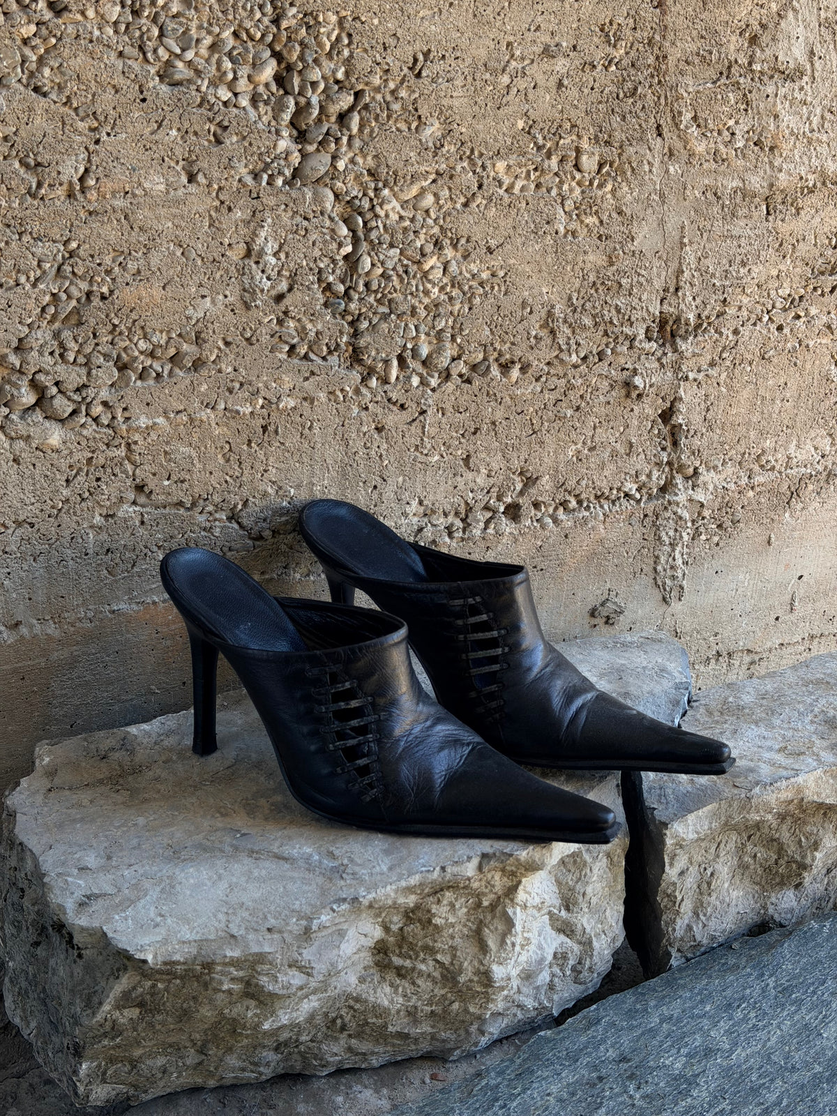 LEATHER CUT OUT MULES