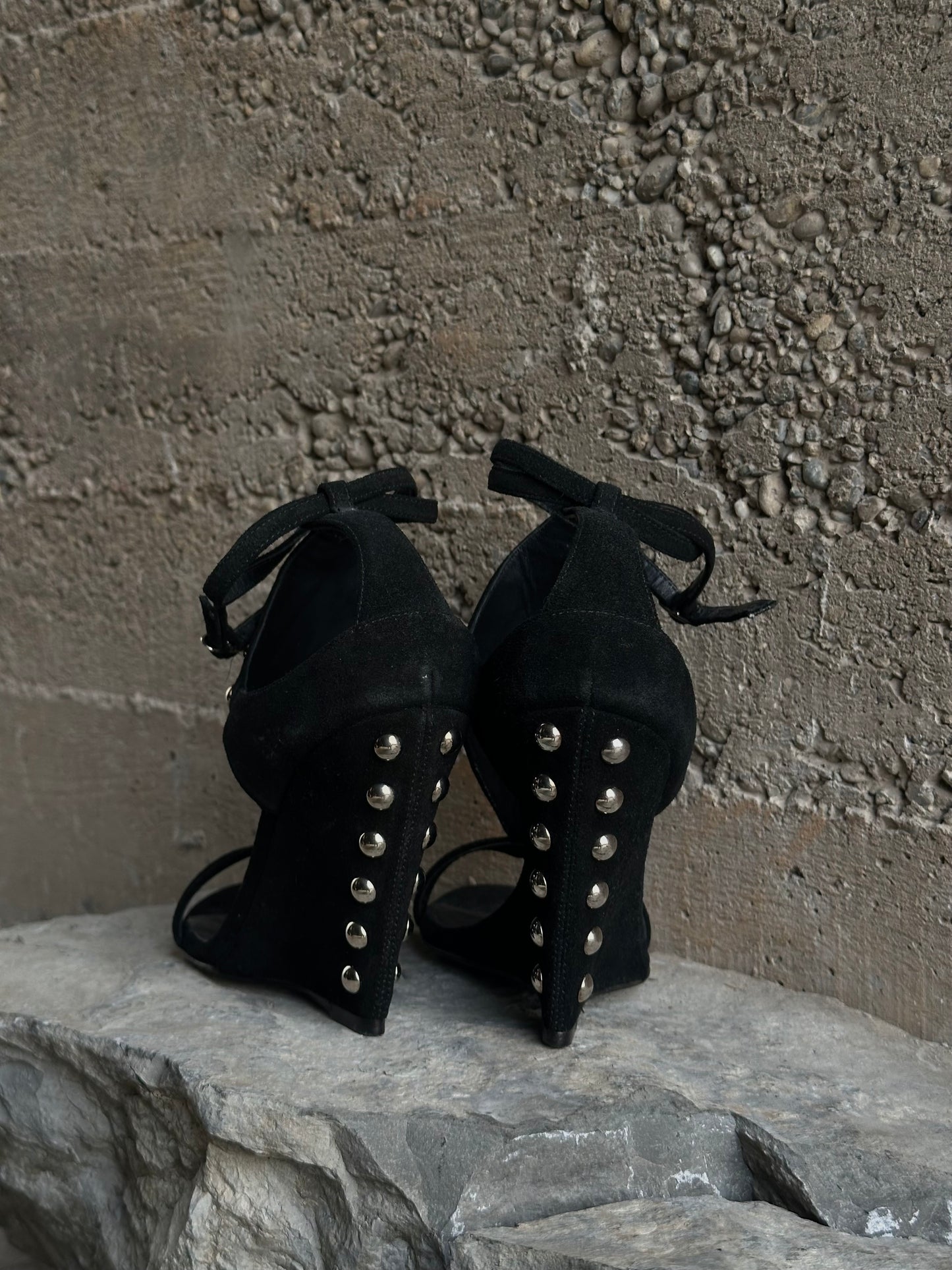 GIUSEPPE ZANOTTI STUDDED SUEDE SANDALS