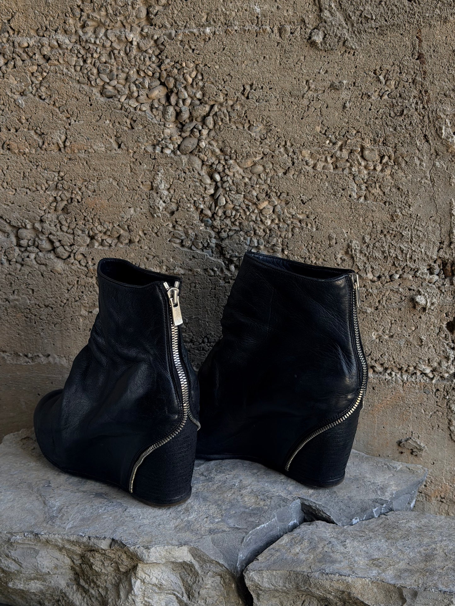 LEATHER ZIPPED WEDGE