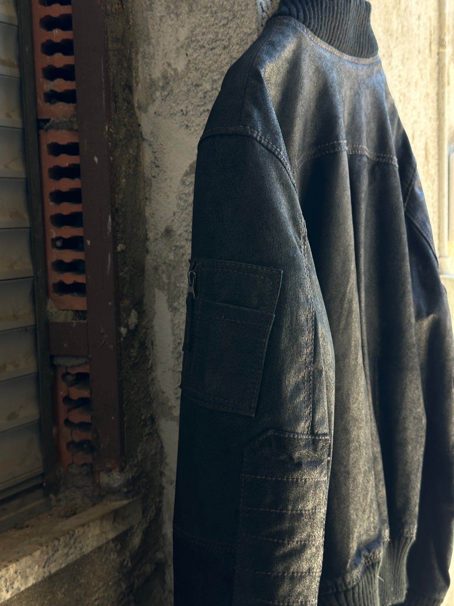 BLACK LEATHER JACKET