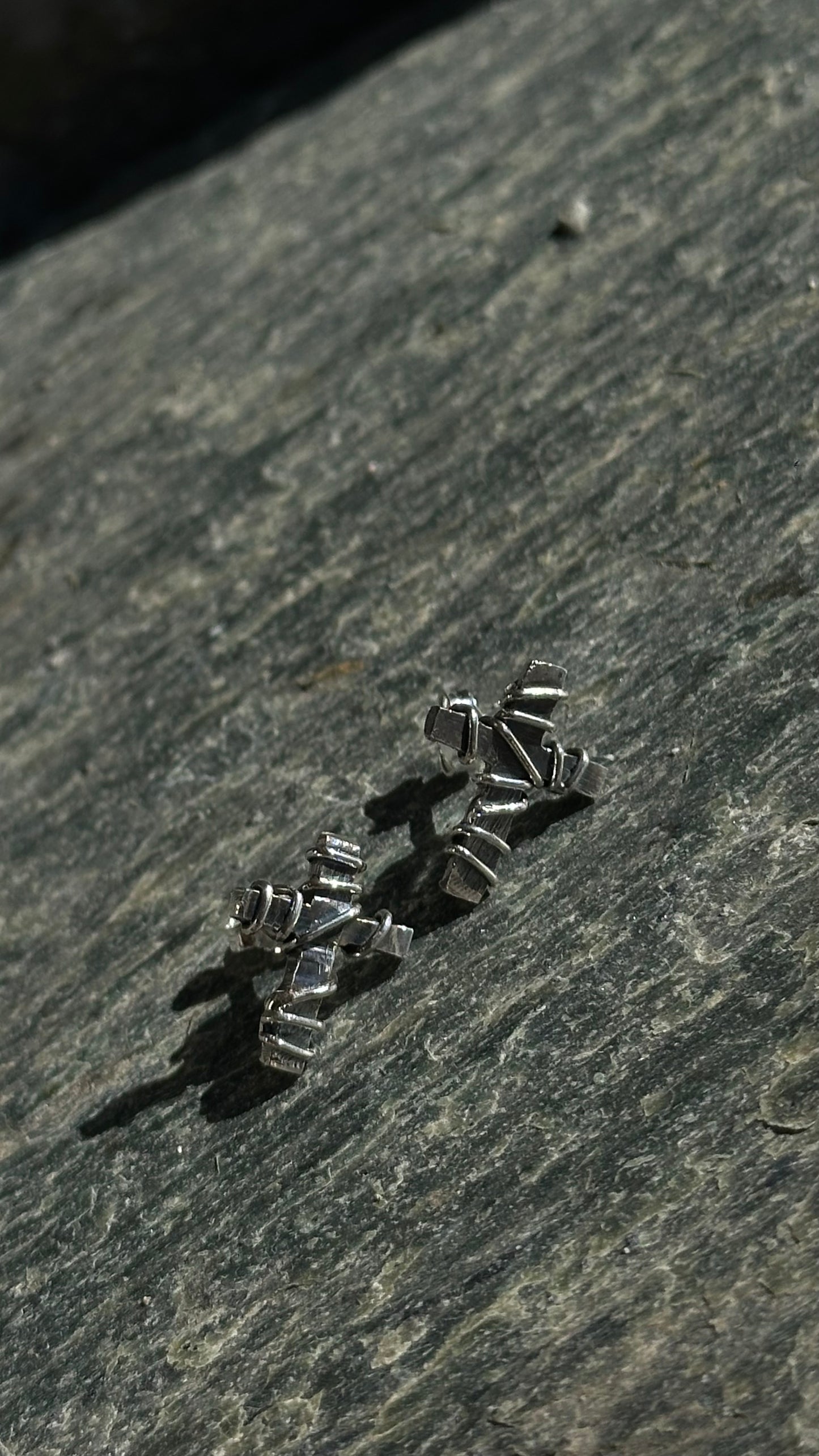 HAILV SMALL CROSS EARRINGS WRAPPED IN SILVER