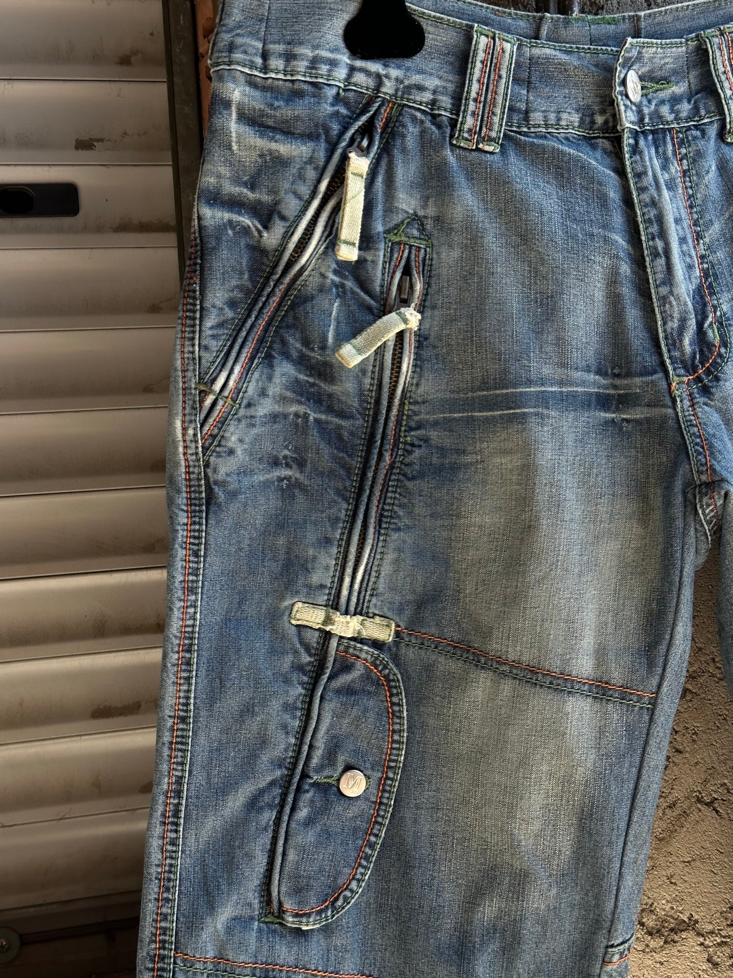ZIPPED DENIM SHORTS