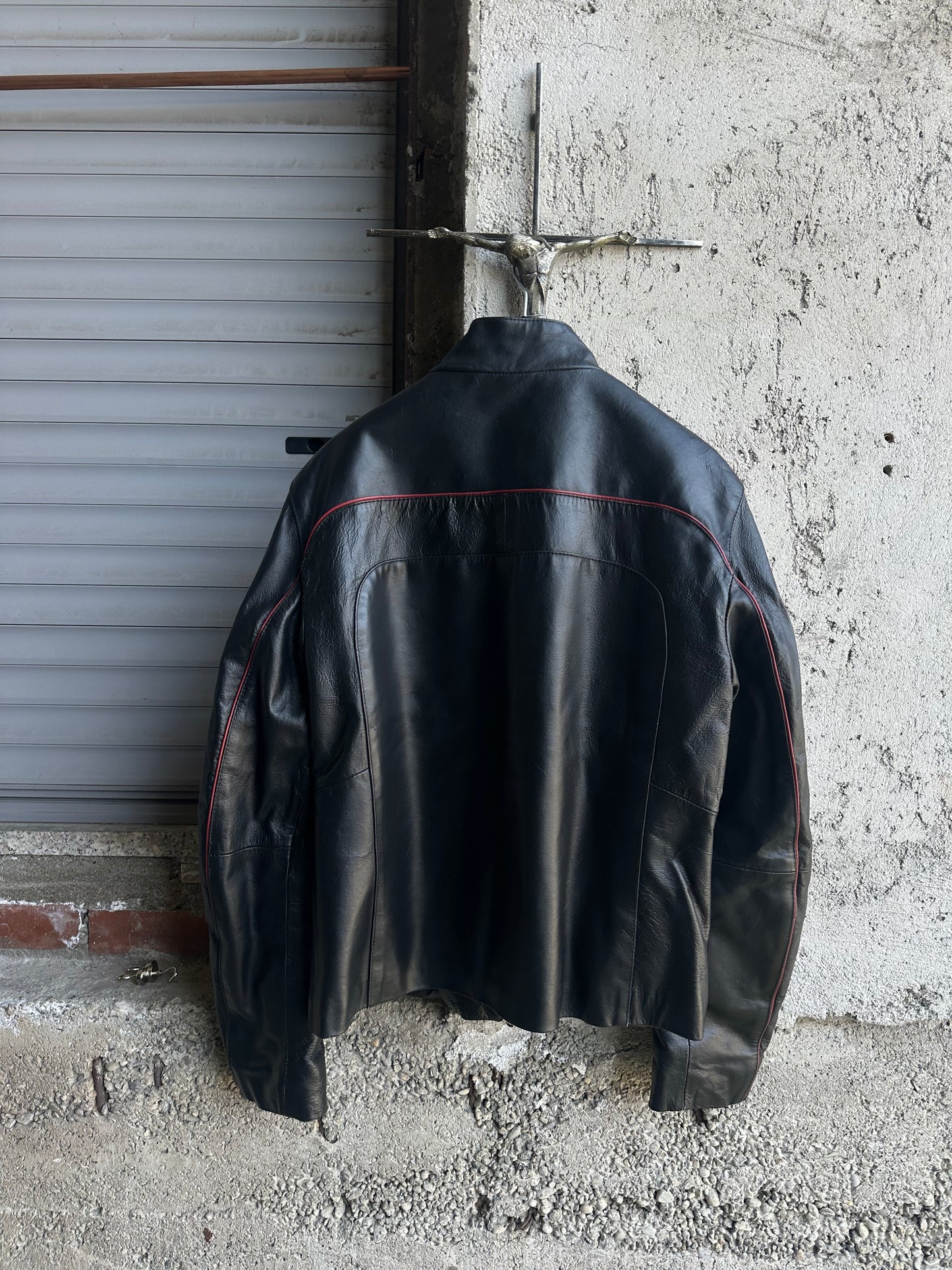 BLACK LEATHER JACKET
