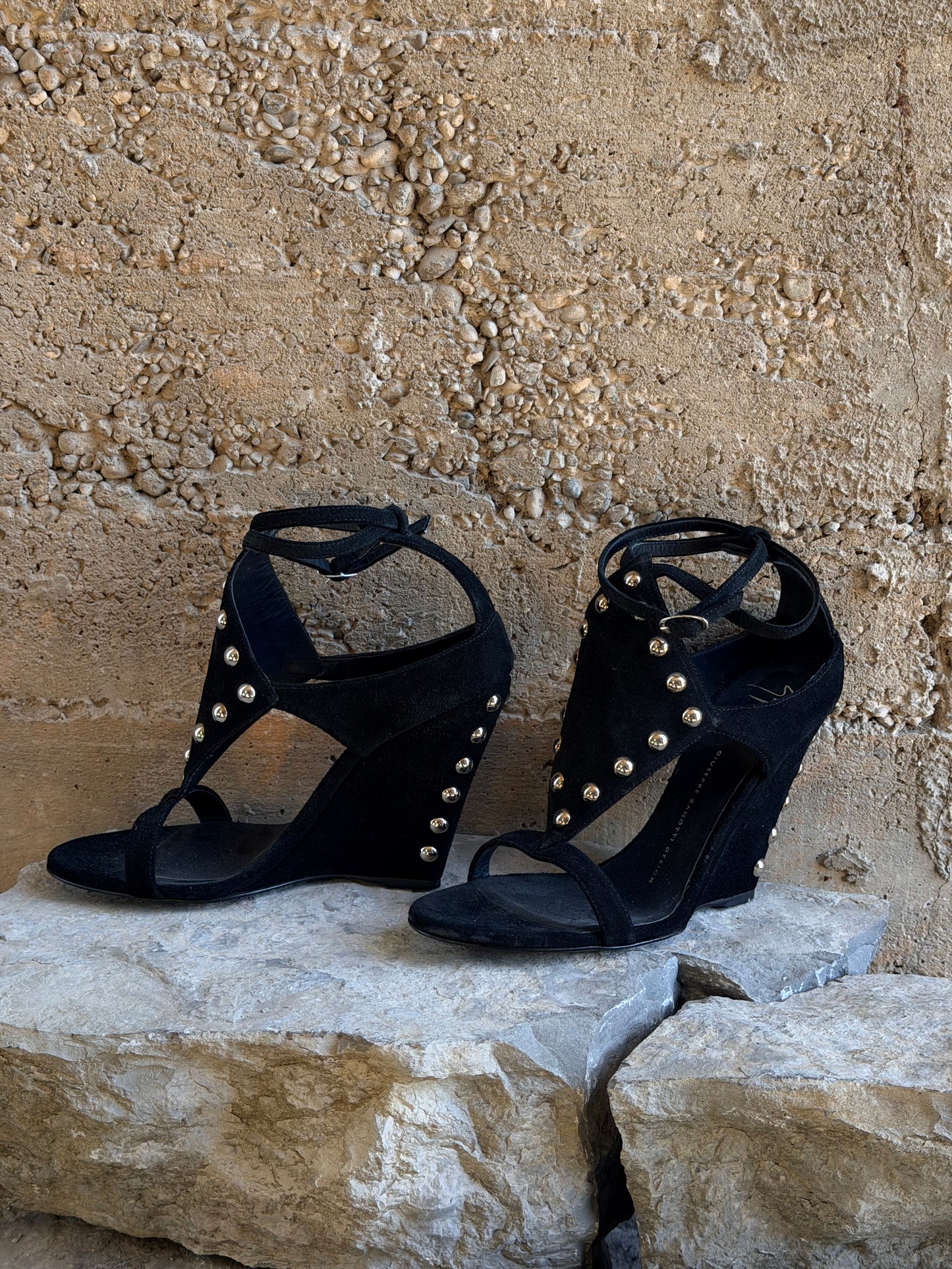 GIUSEPPE ZANOTTI STUDDED SUEDE SANDALS