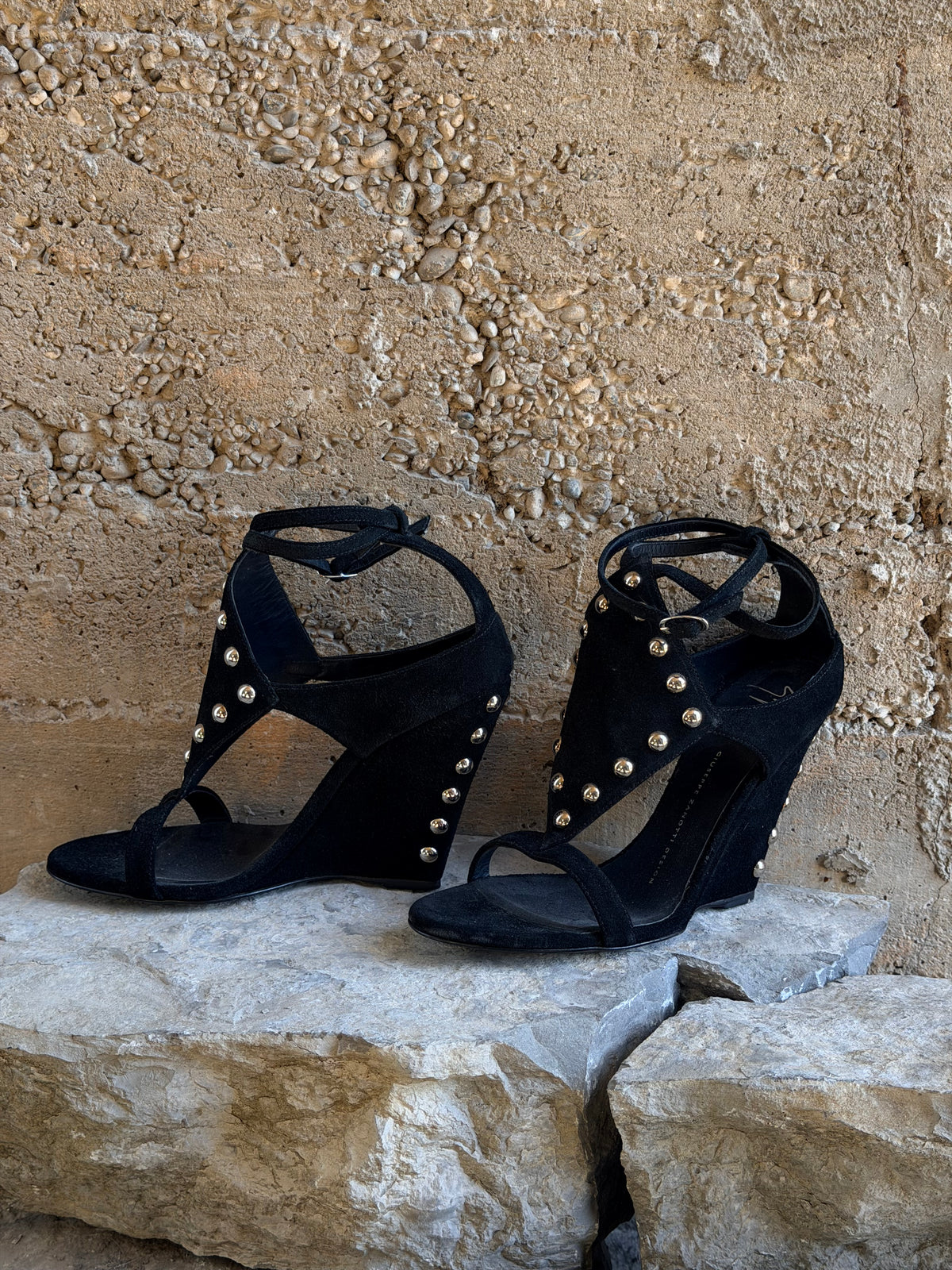 GIUSEPPE ZANOTTI STUDDED SUEDE SANDALS