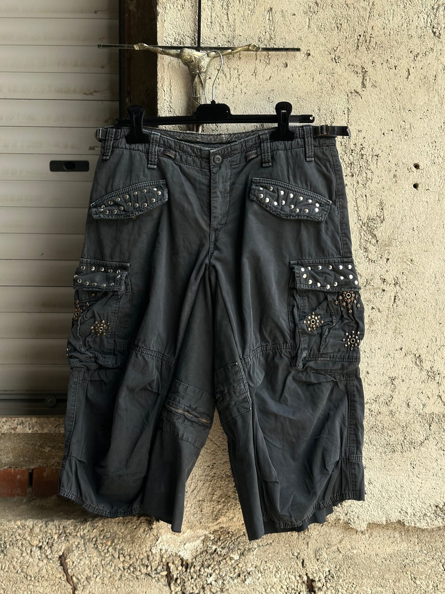 STUDDED BLUE CARGO SHORTS