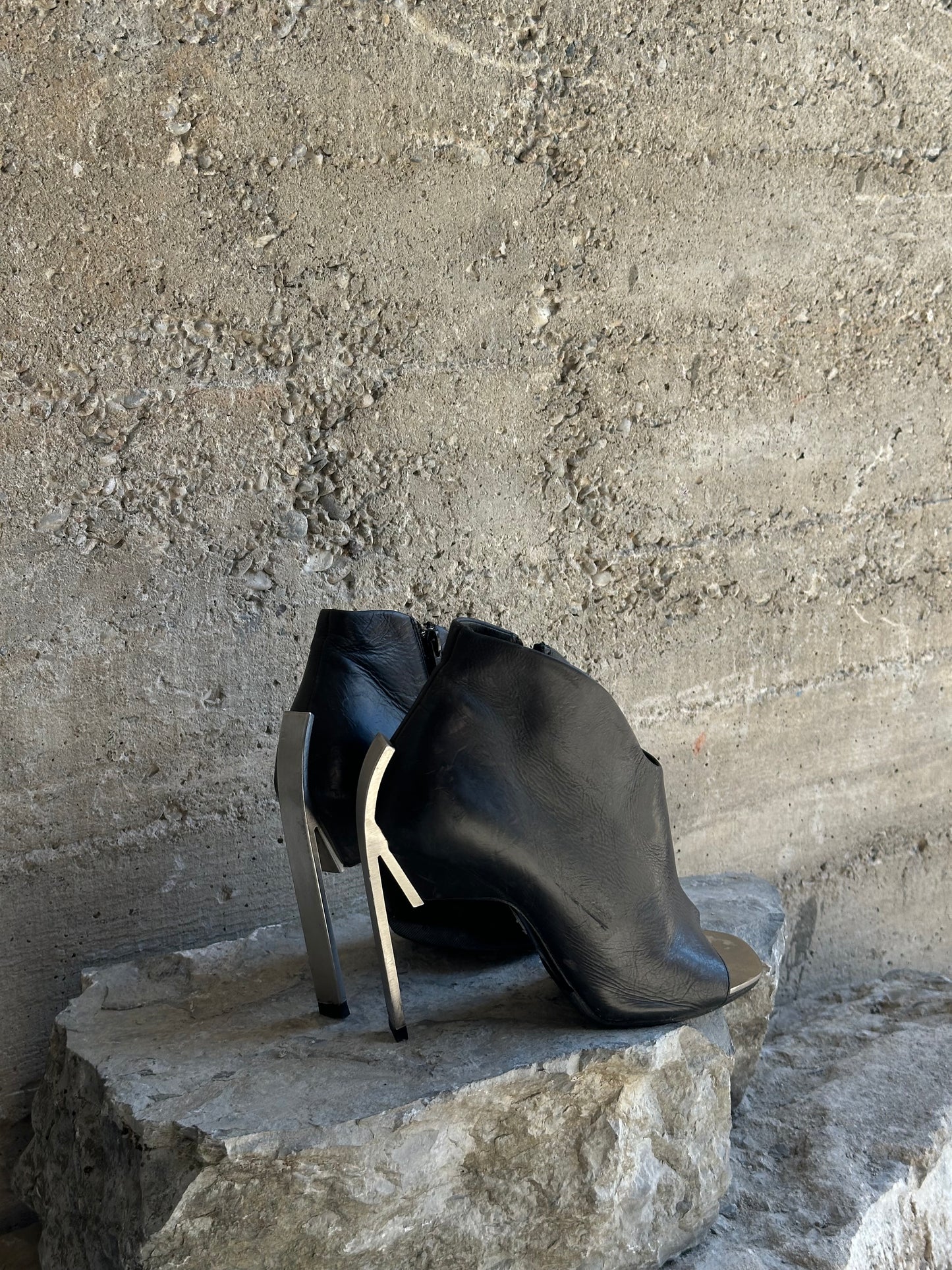 VIC MATIÈ LEATHER ALUMINIUM HEELS