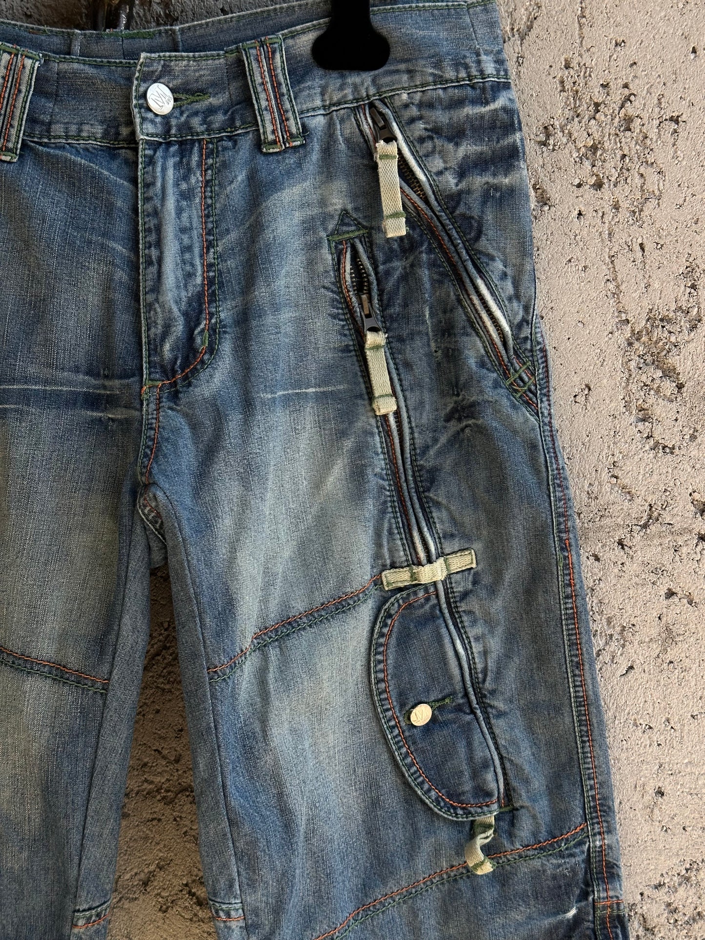 ZIPPED DENIM SHORTS