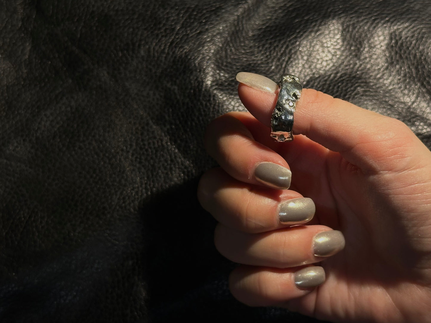HAILV SILVER WITH BLACK STONES RING