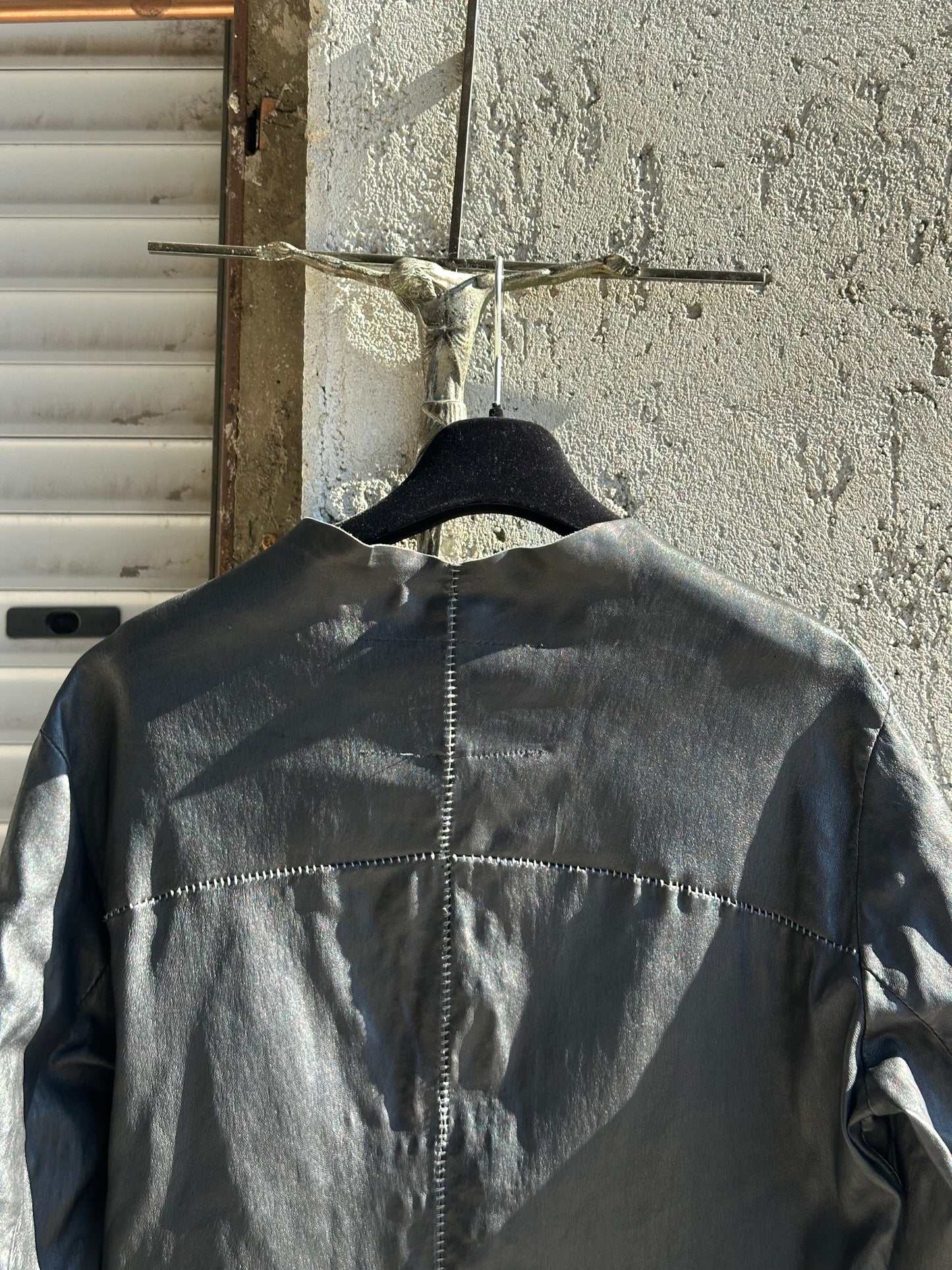 REVERSE STITCHING CROSS LEATHER JACKET