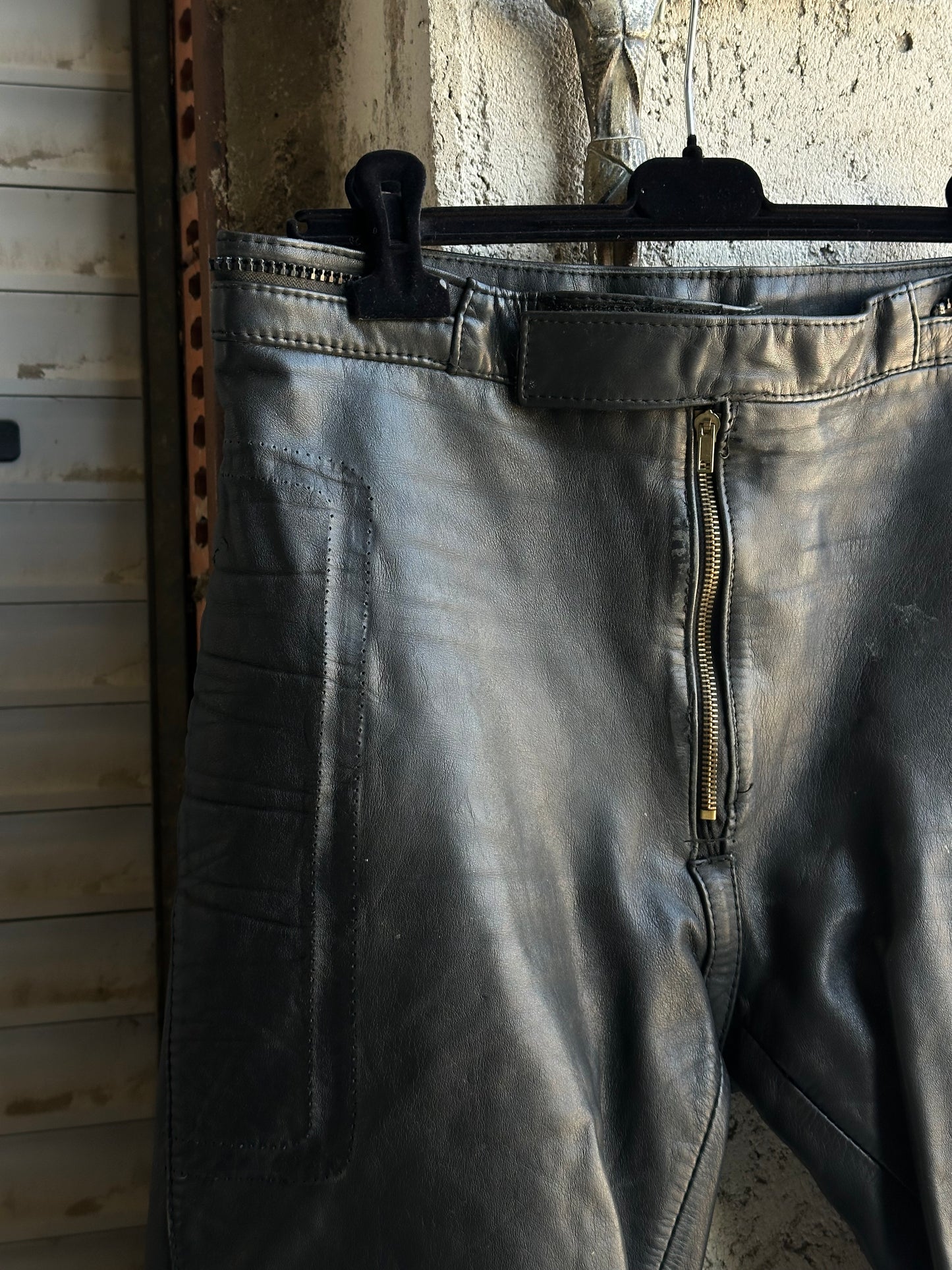 LEATHER MOTOR ZIPPED PANTS