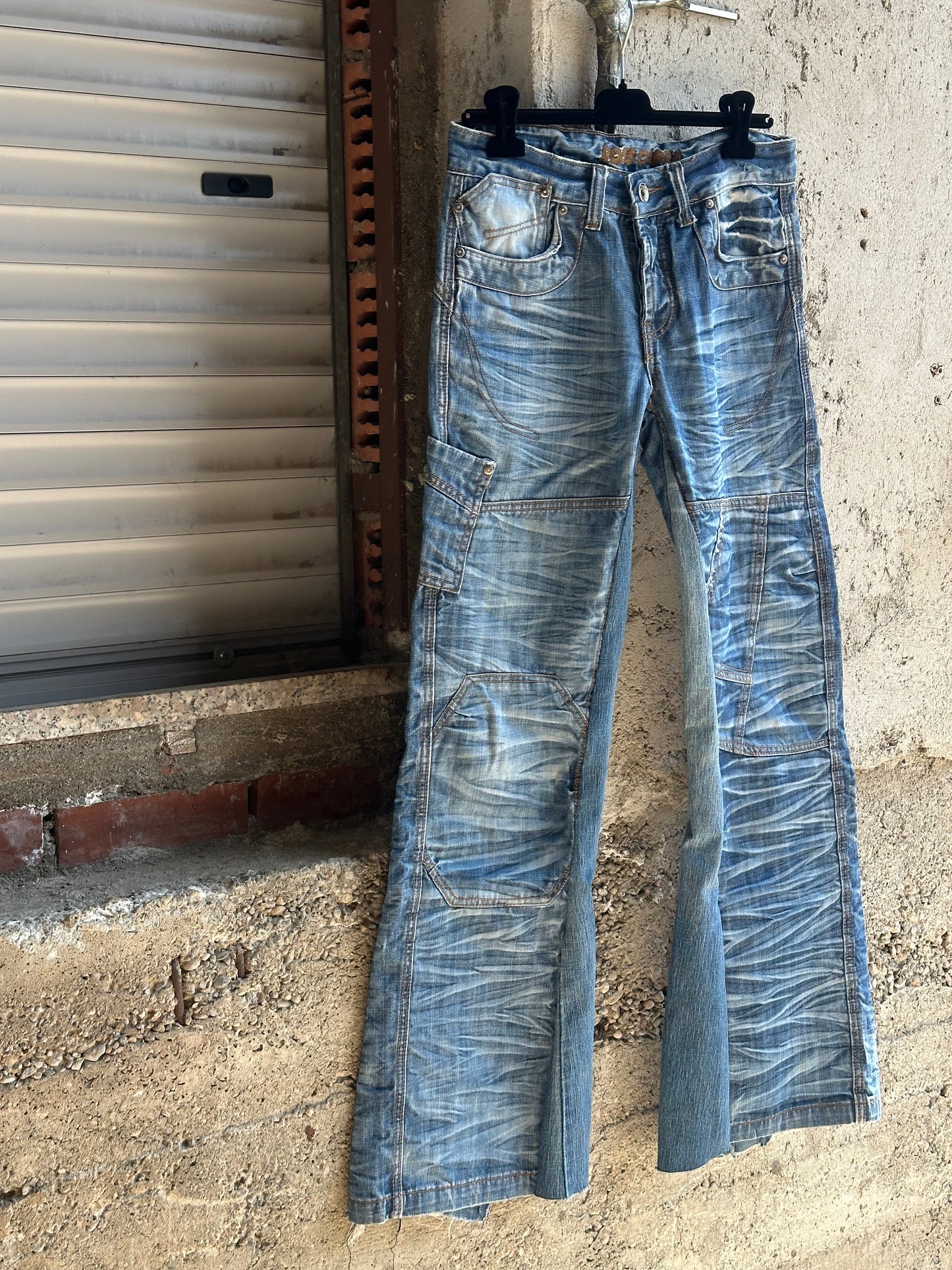 FLARED FADES DENIM