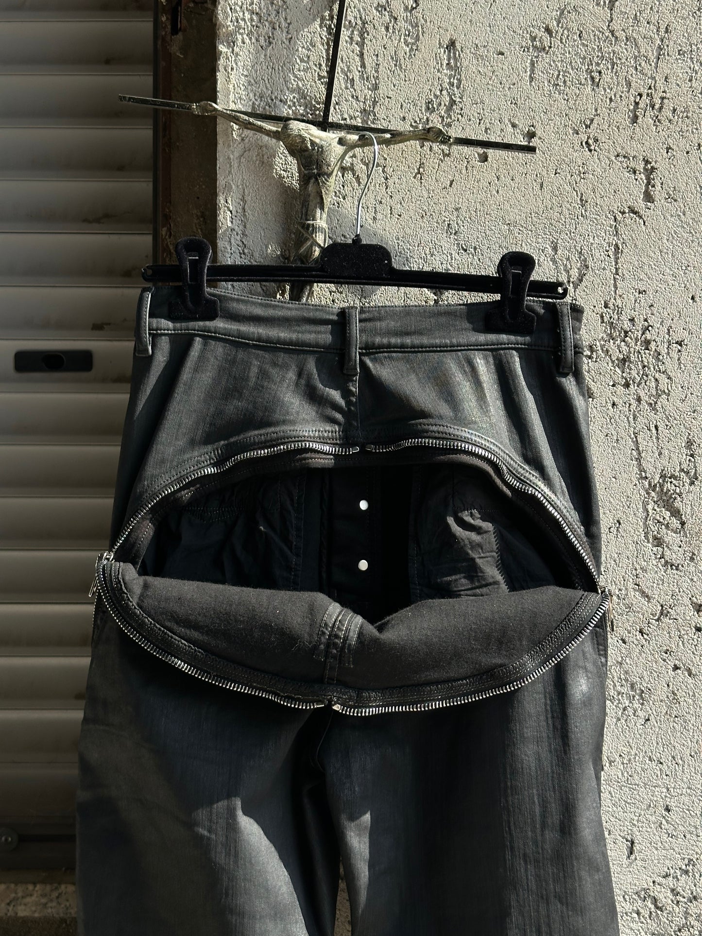 ZIPPED BOLAN WAXED DENIM BLACK PANTS