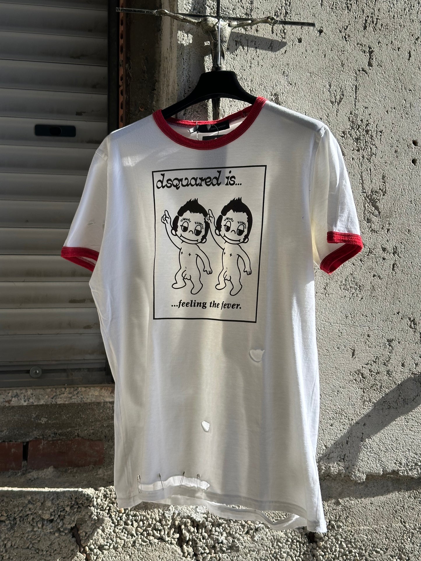 DSQUARED2 DISTRESSED FEVER TEE
