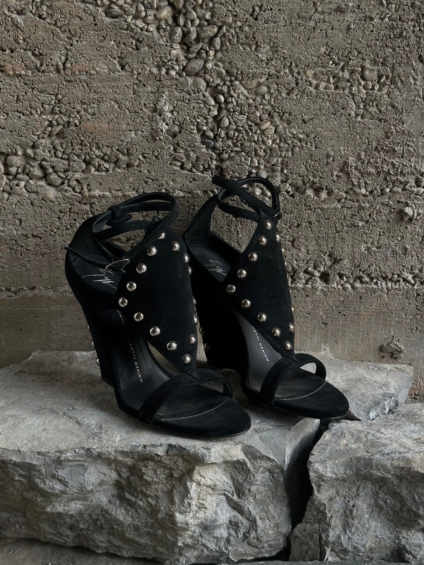 GIUSEPPE ZANOTTI STUDDED SUEDE SANDALS