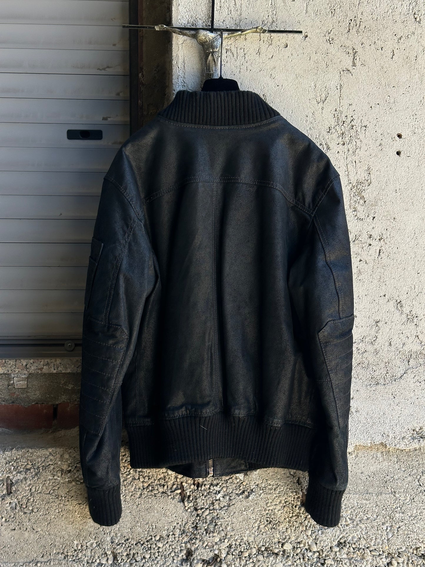 BLACK LEATHER JACKET
