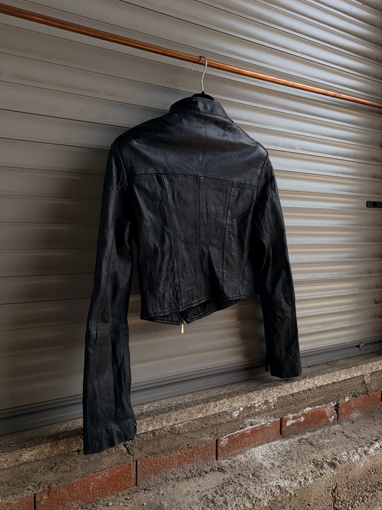 CROPPED ASYMMETRIC ZIPPED LEATHER JACKET