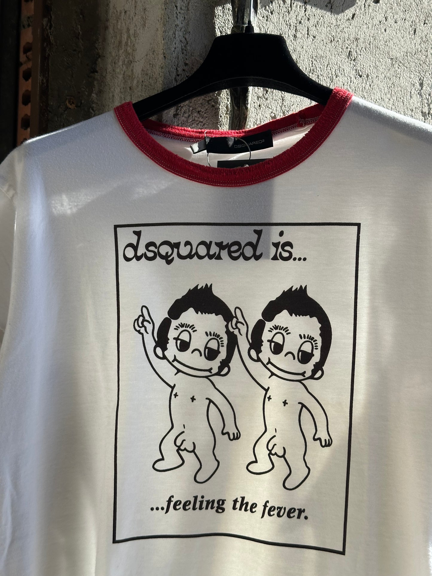 DSQUARED2 DISTRESSED FEVER TEE