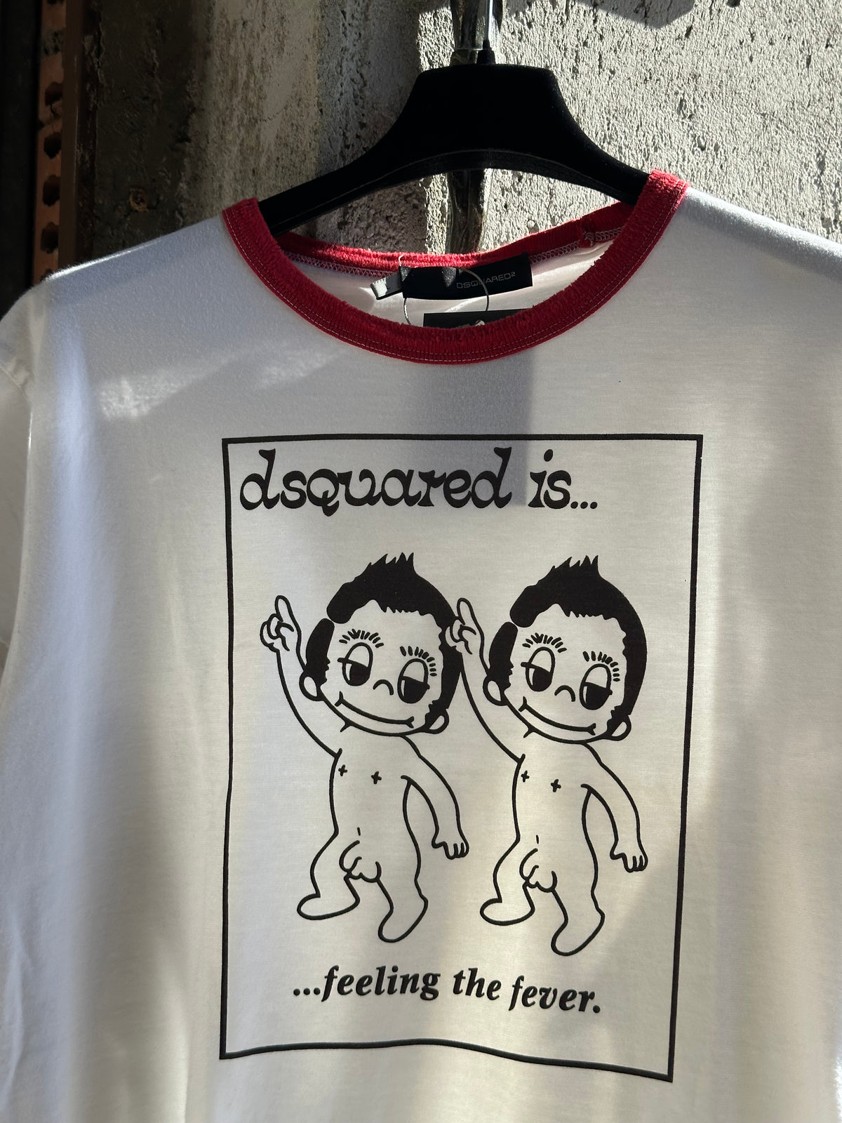DSQUARED2 DISTRESSED FEVER TEE