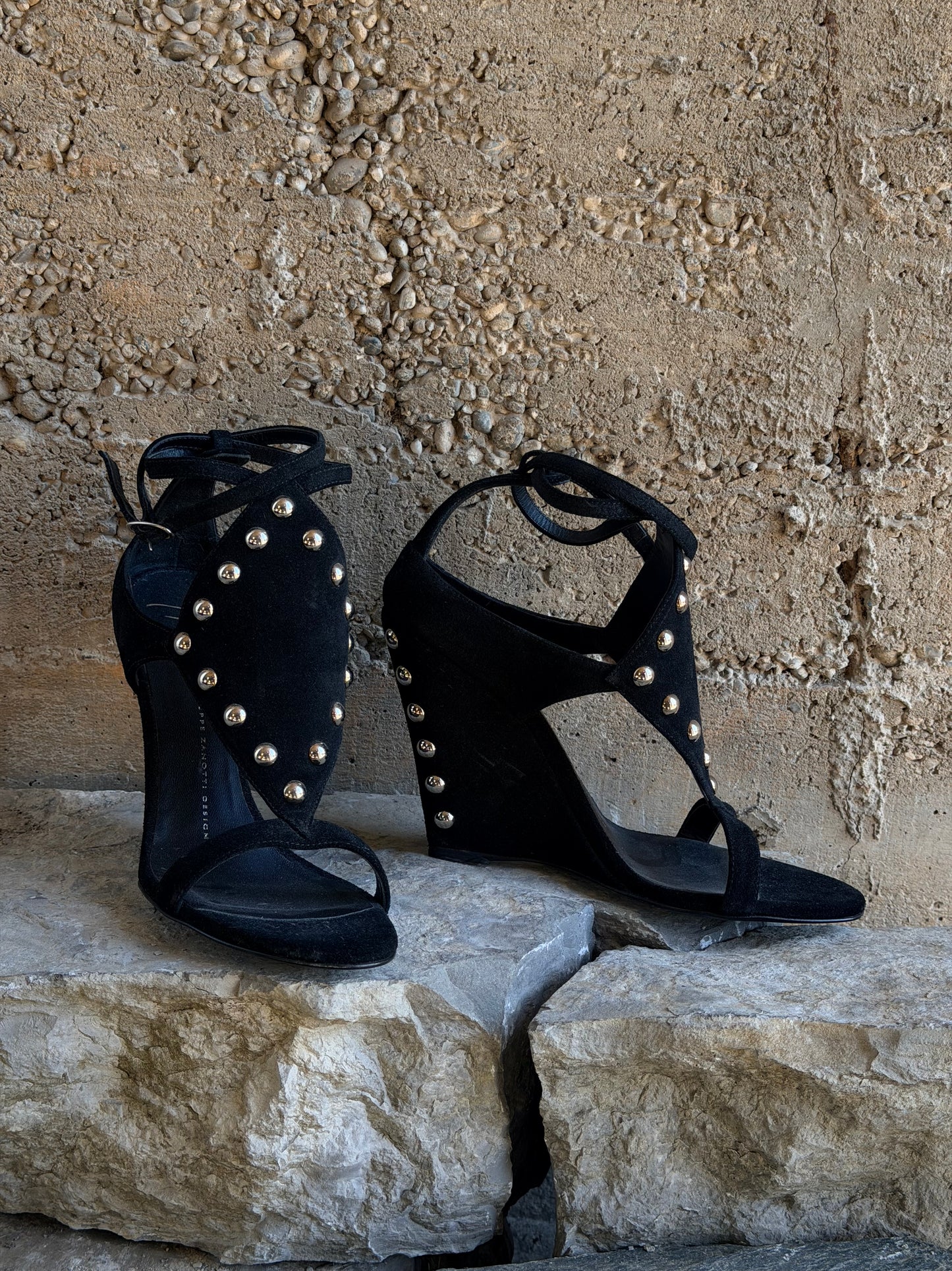 GIUSEPPE ZANOTTI STUDDED SUEDE SANDALS