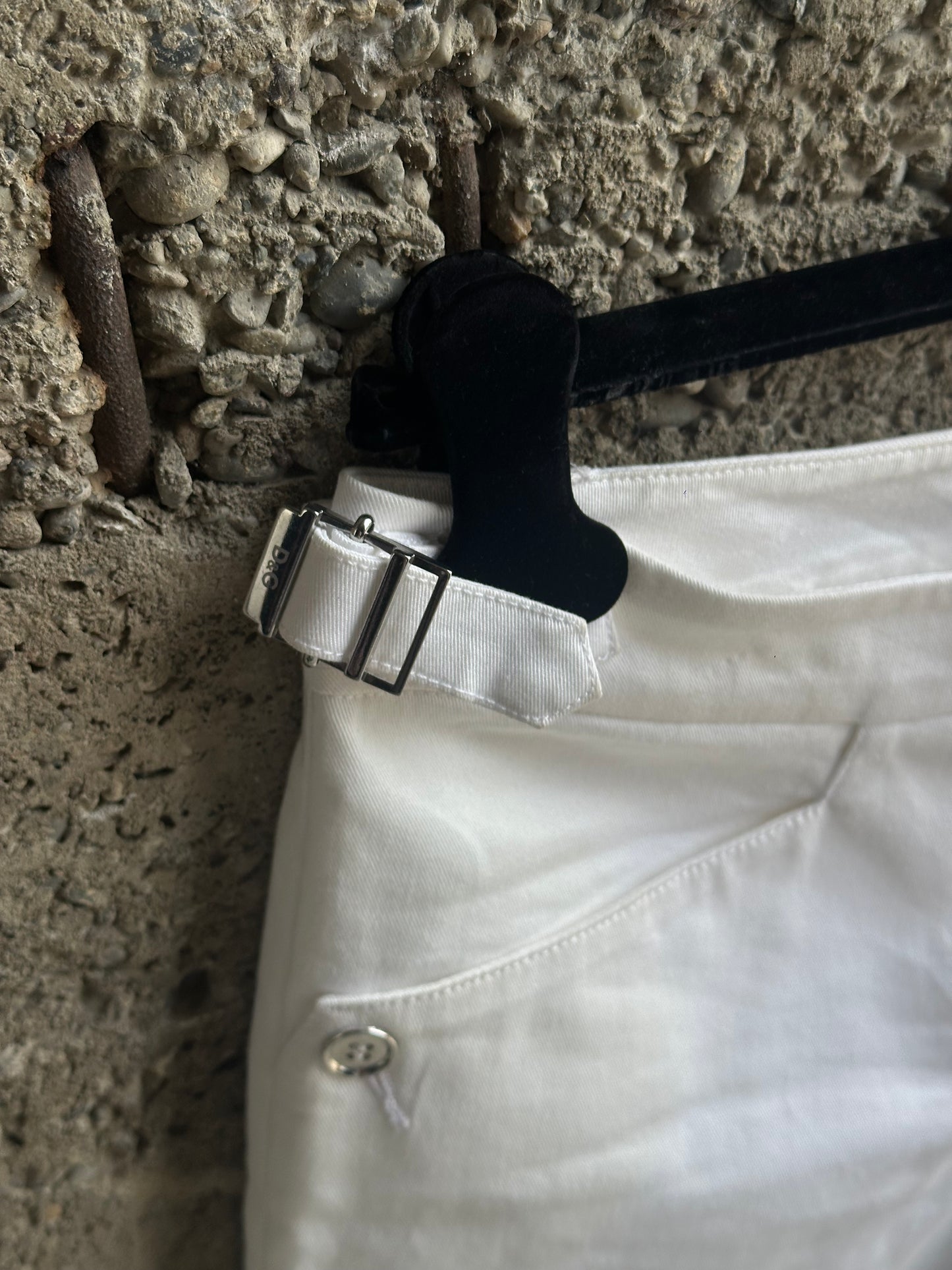 DOLCE & GABBANA WHITE BELTED CAPRI
