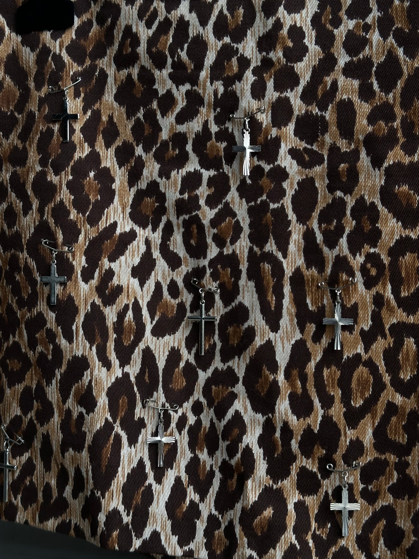 DOLCE & GABBANA LEOPARD CROSS MINI SKIRT